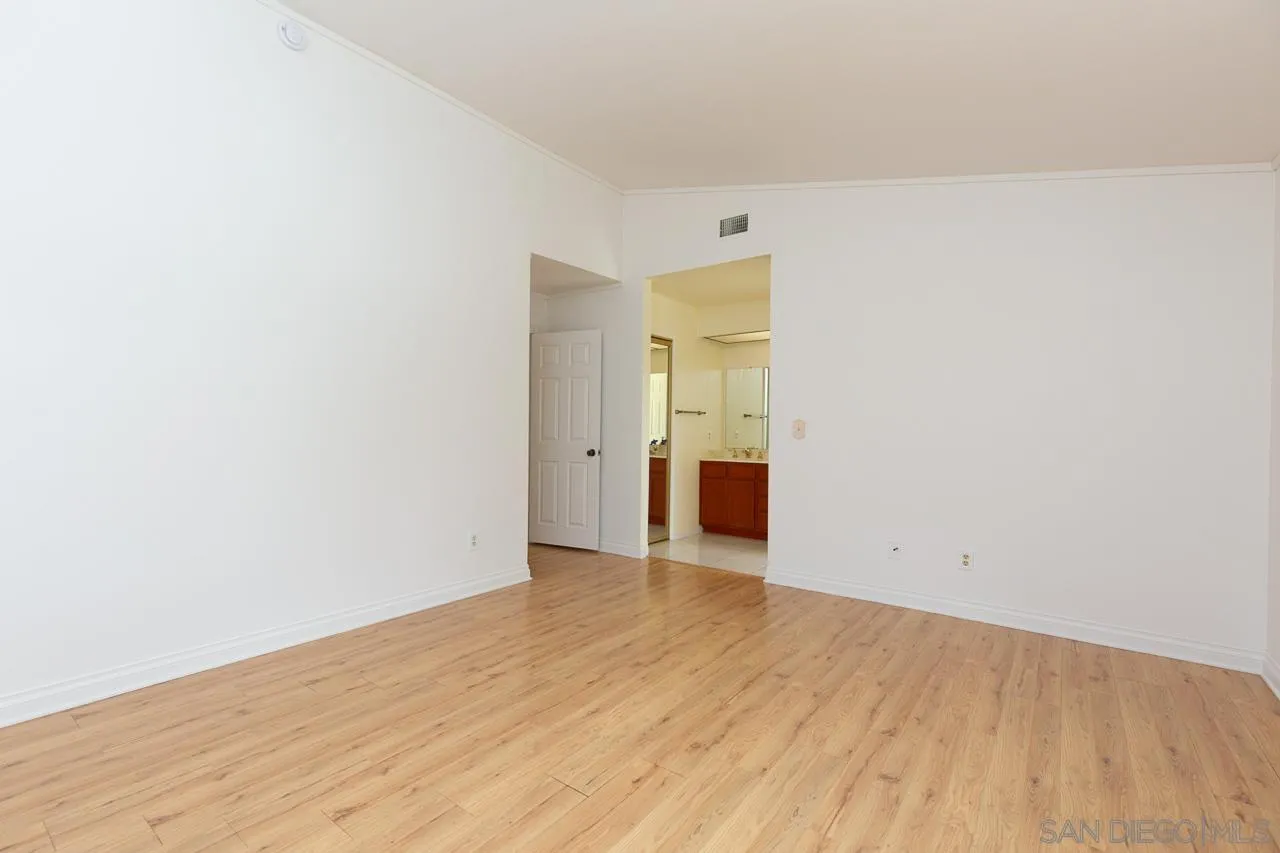 https://cdn.realtyfeed.com/cdn/127/250040447/c998cb69bbe1cb5676fa32e1f0c796ef.webp