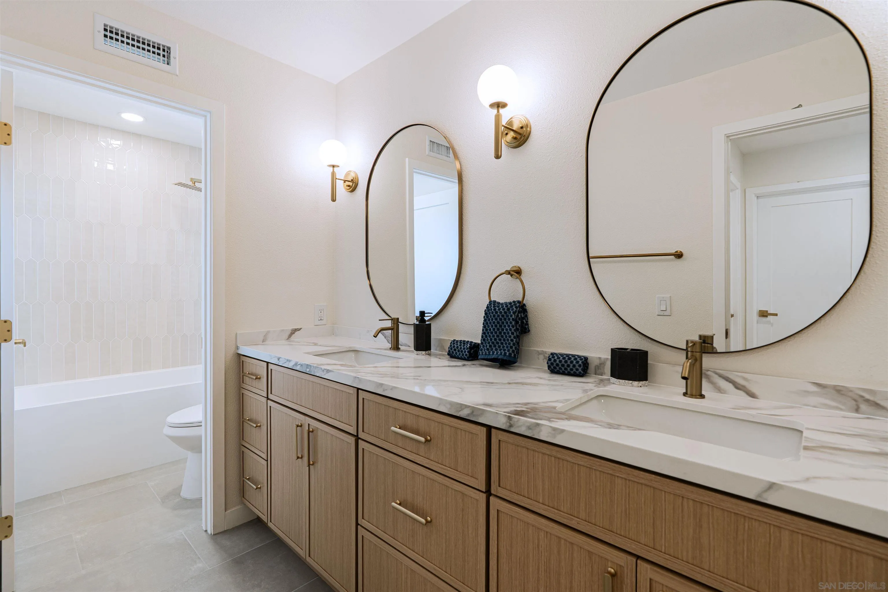 https://cdn.realtyfeed.com/cdn/127/250040449/05109095bcec14e50d634e14a70c6543.webp