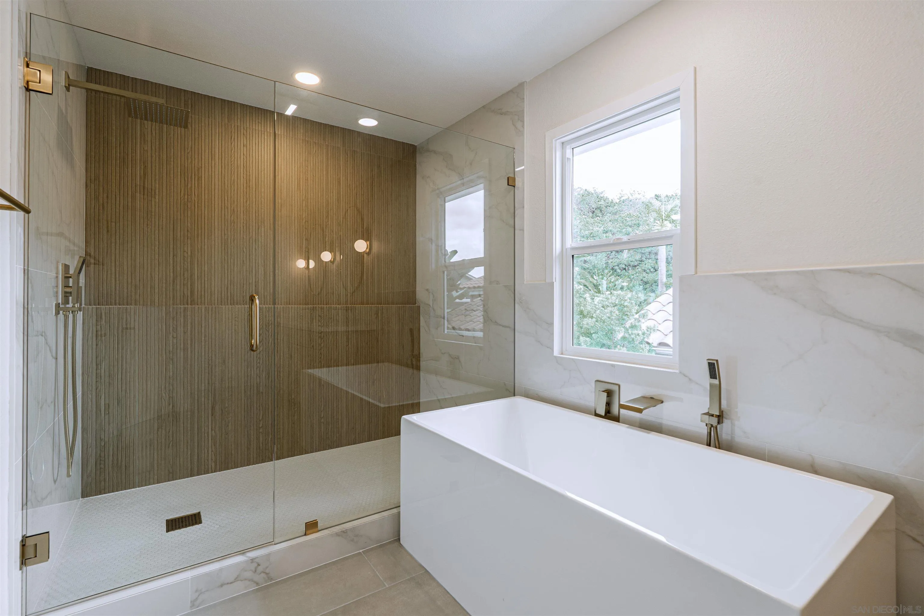 https://cdn.realtyfeed.com/cdn/127/250040449/0f2d01cdee92eb5306f484553f81feb8.webp