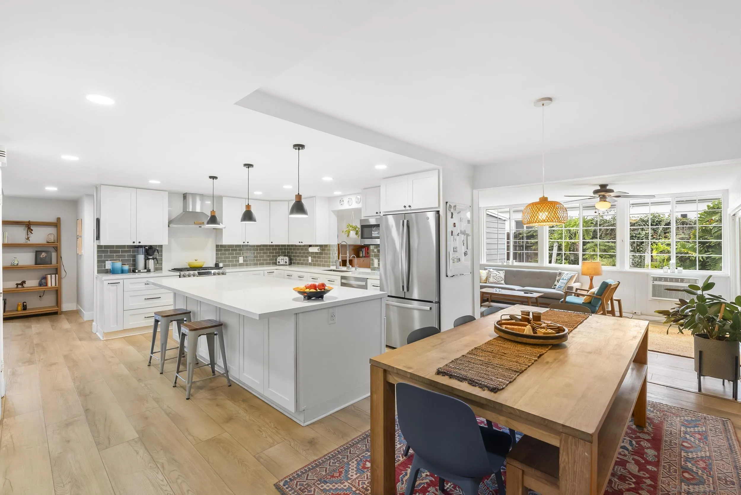 https://cdn.realtyfeed.com/cdn/127/250040453/12486568f110a0c3e5b6b3d58076235c.webp