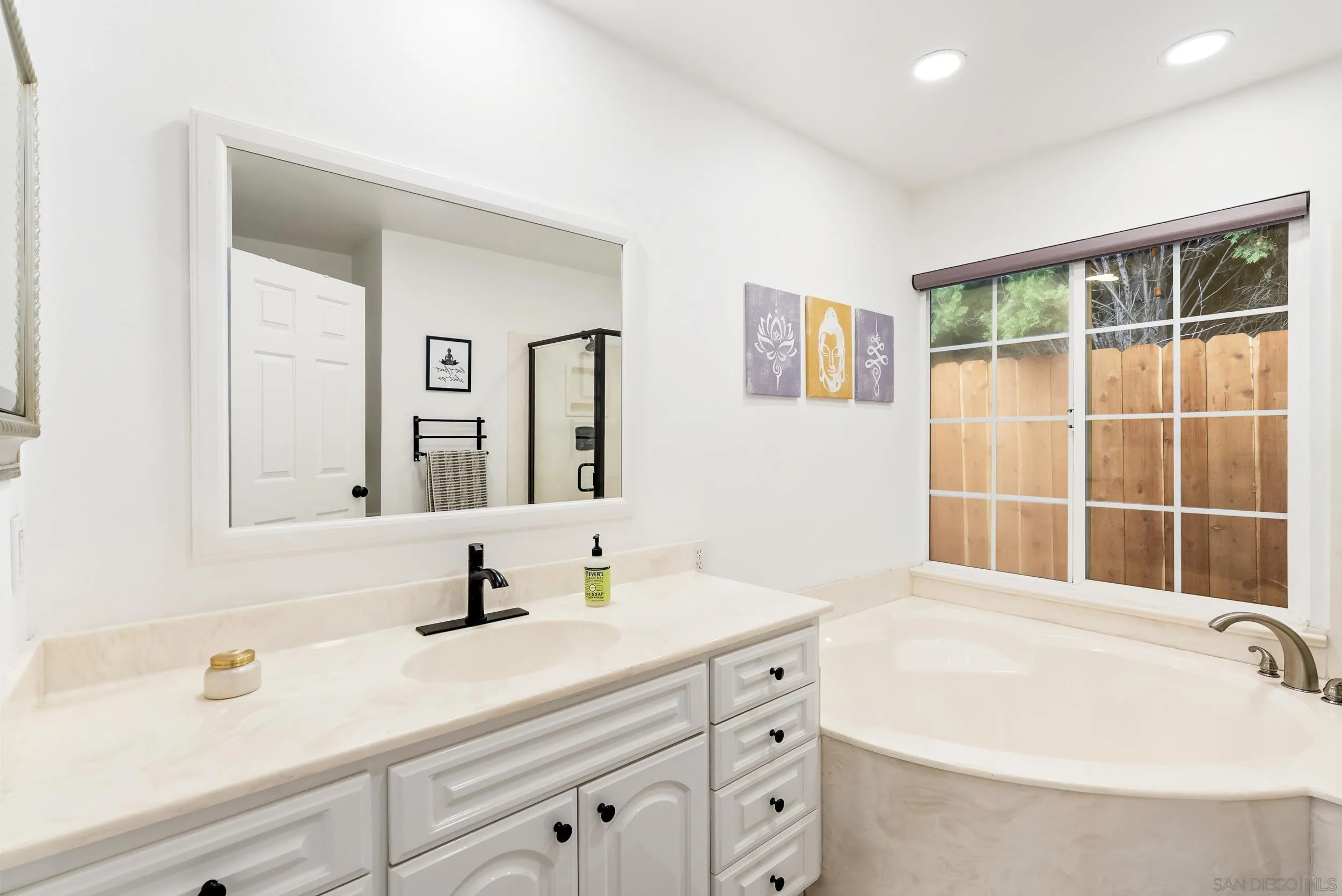 https://cdn.realtyfeed.com/cdn/127/250040453/1357a791c4e66a1e5eabd227f18e0b8f.webp