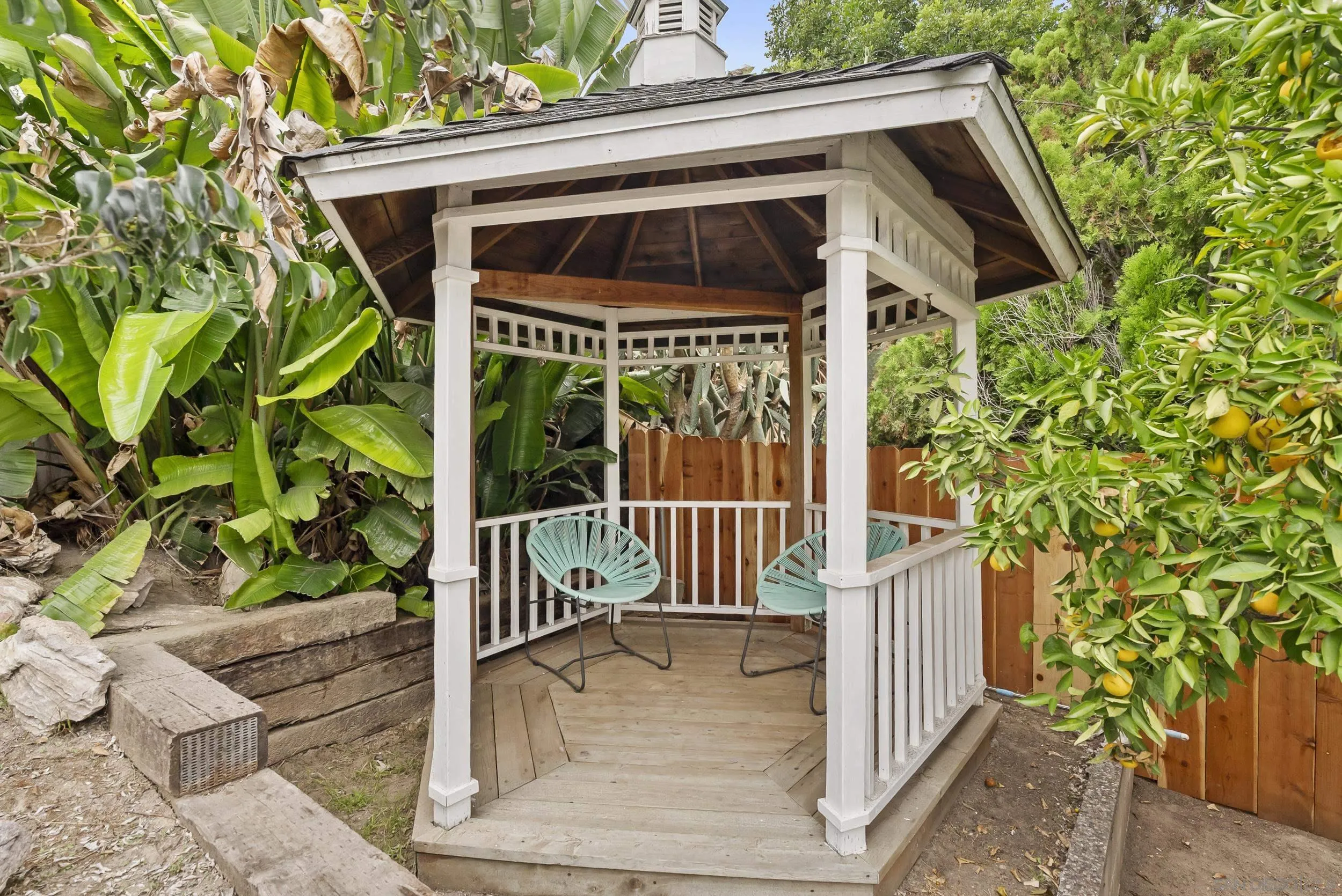 https://cdn.realtyfeed.com/cdn/127/250040453/a4a05e4b3c8d47df4a7e3b144d815e35.webp