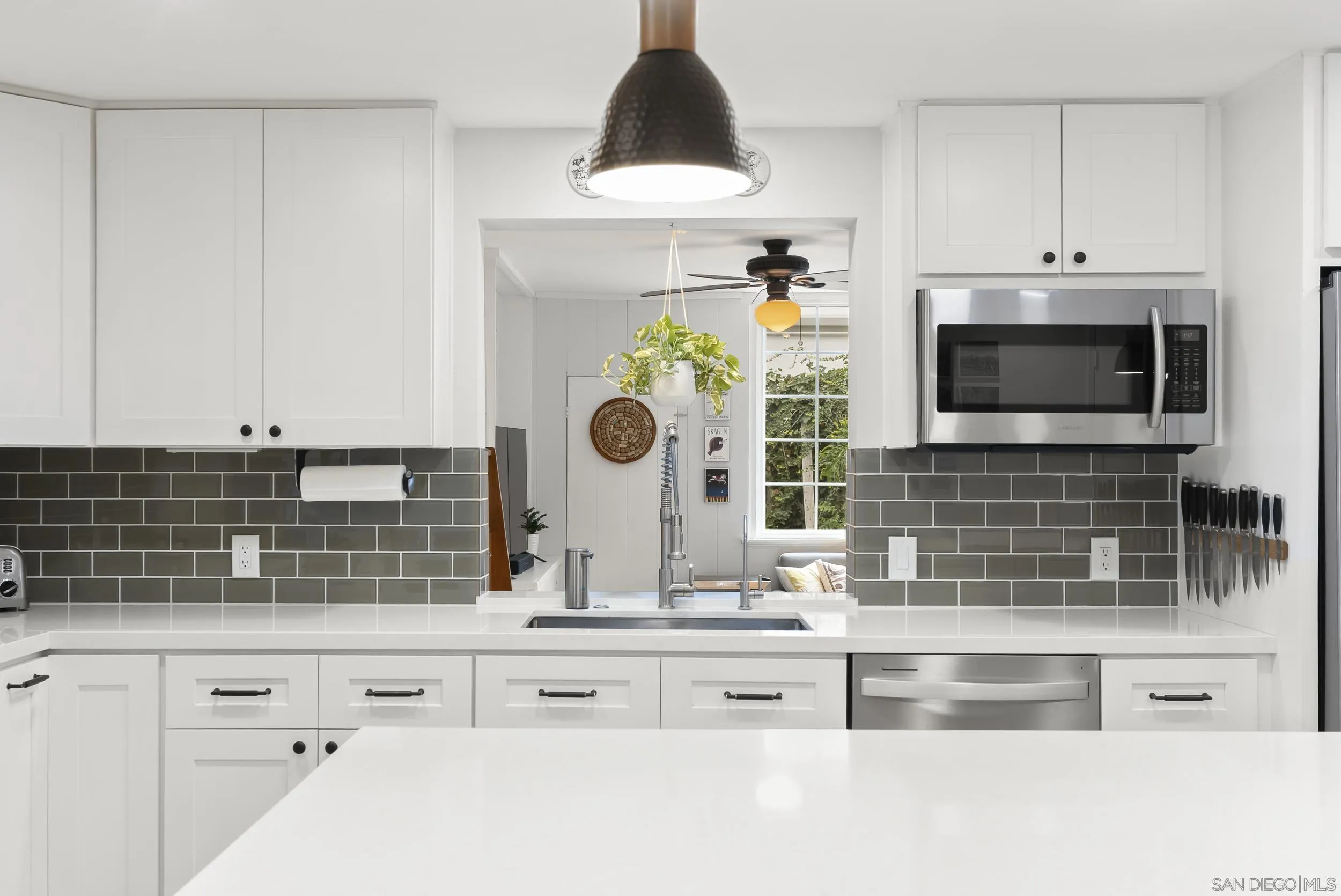 https://cdn.realtyfeed.com/cdn/127/250040453/d3bb3177786b157d6bc55cae3749ec13.webp