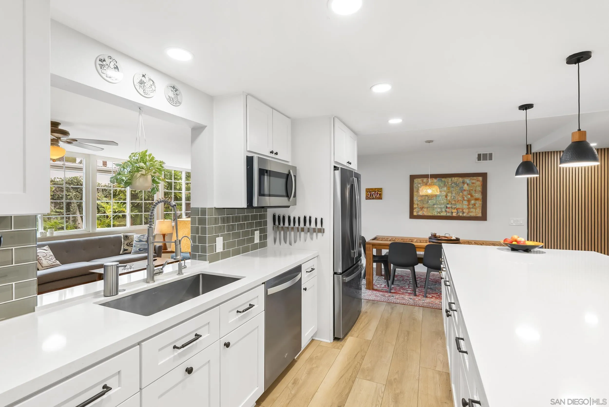 https://cdn.realtyfeed.com/cdn/127/250040453/ef82f0bd20324f52b5108af3c39e099d.webp