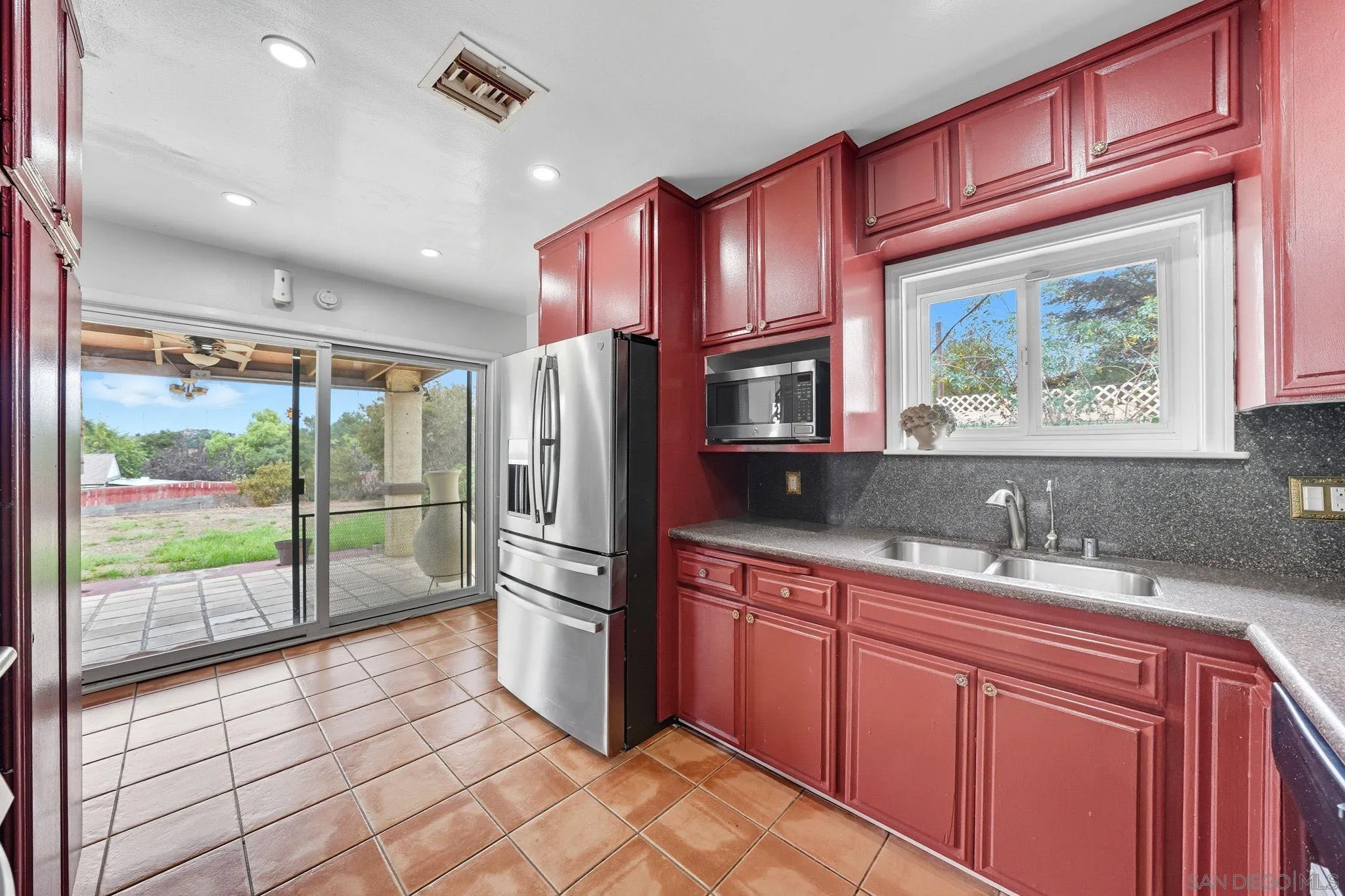 https://cdn.realtyfeed.com/cdn/127/250040459/0c6119f61093b85d0f2ced374967b0ea.webp