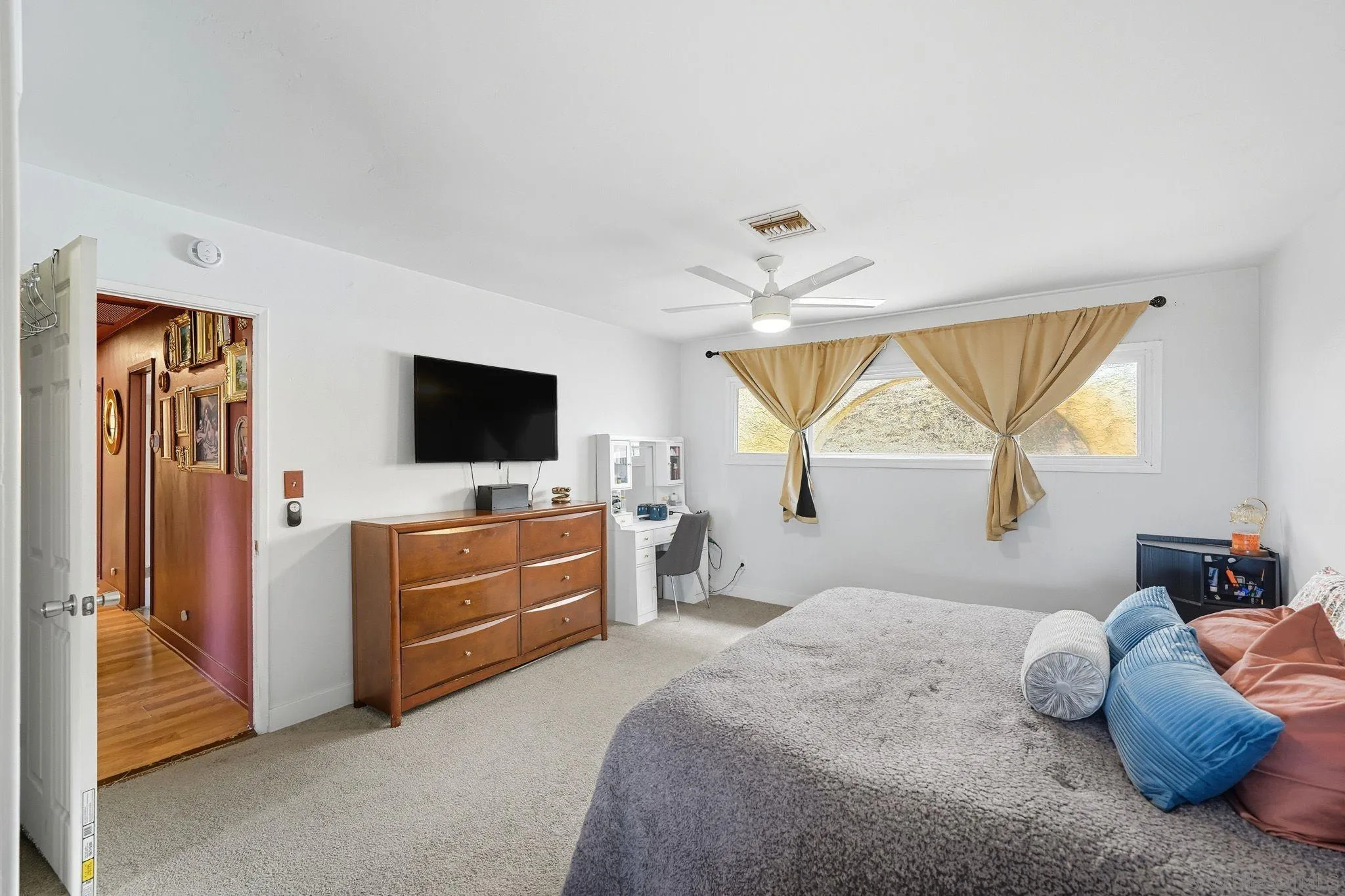 https://cdn.realtyfeed.com/cdn/127/250040459/382c793349119a575f9f7f15fa427515.webp