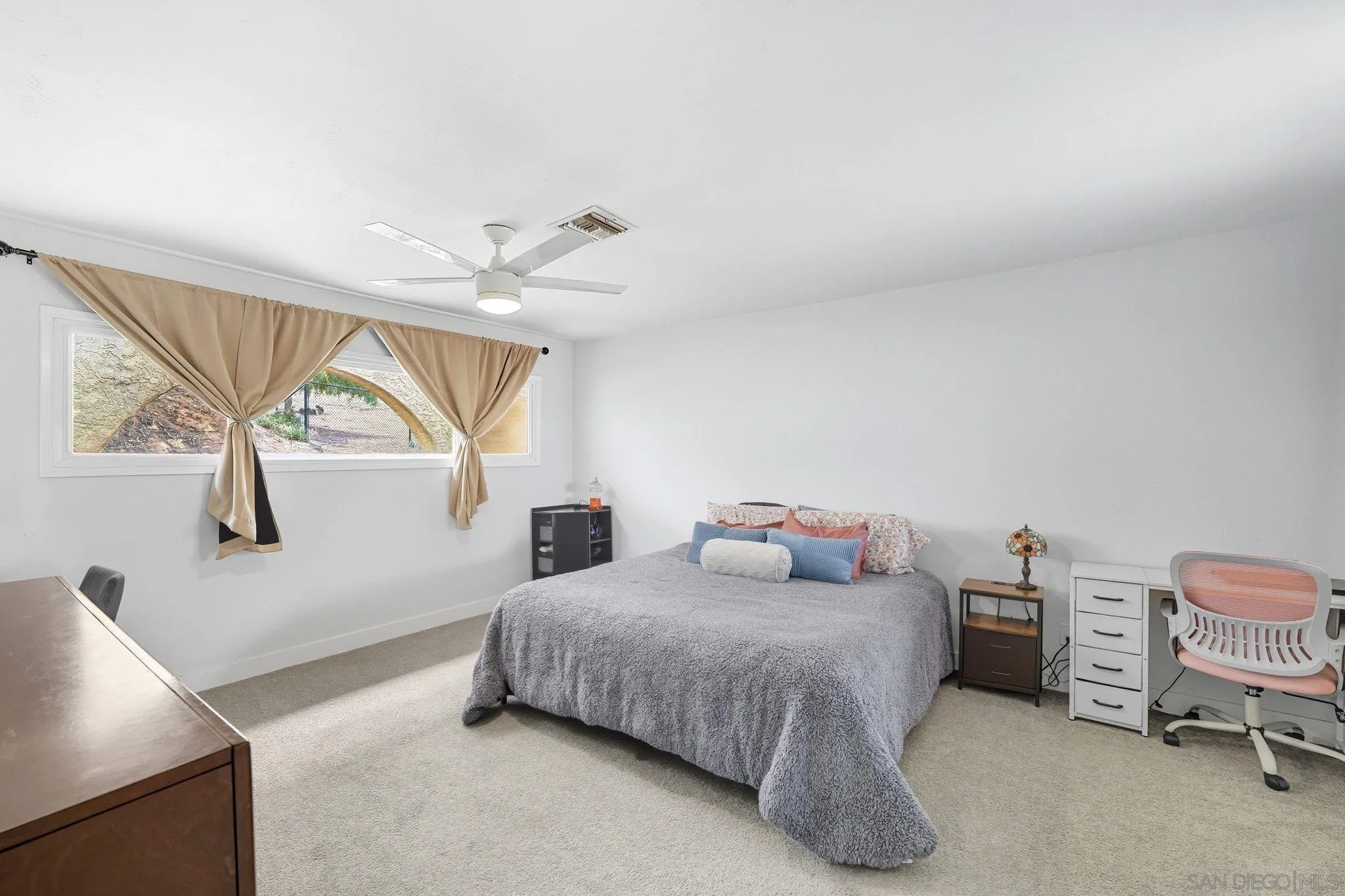https://cdn.realtyfeed.com/cdn/127/250040459/bc06a5210d0867b1395d455caa3d6f83.webp