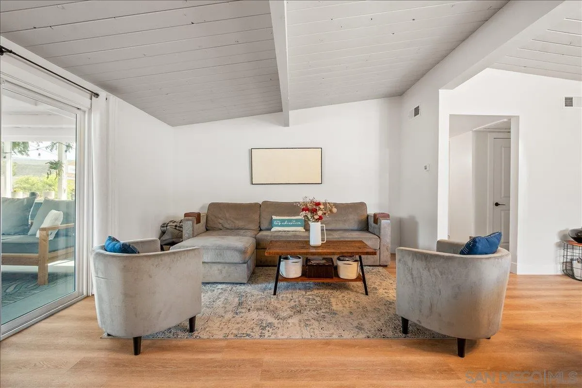 https://cdn.realtyfeed.com/cdn/127/250040460/bc85f33f4a8b93c373b2094e7f739982.webp