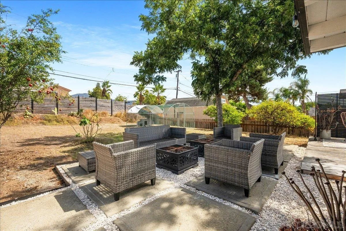 https://cdn.realtyfeed.com/cdn/127/250040460/c9ded1a03ce03d1210bf1921a1b1c380.webp