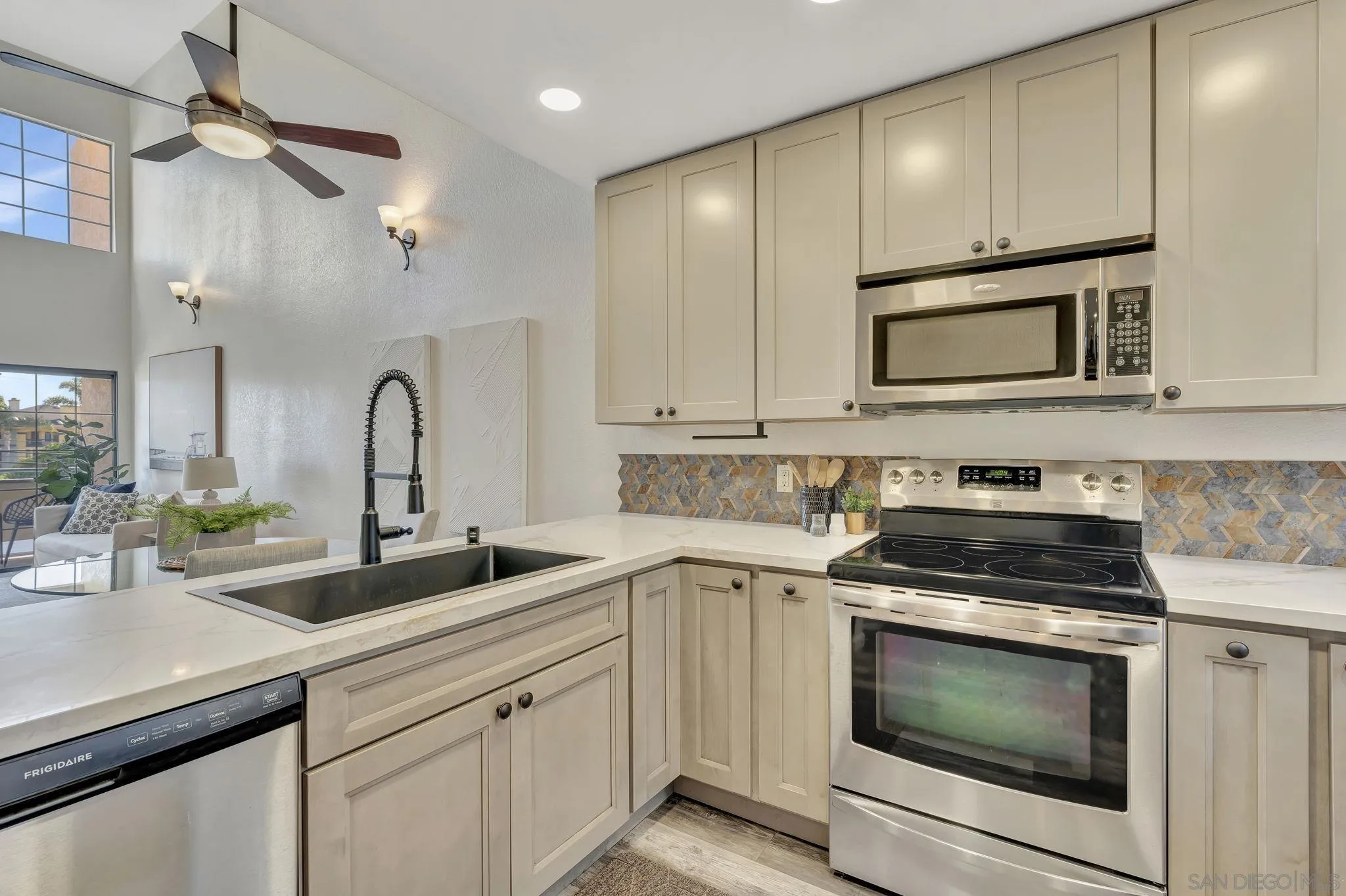 Photo #11: 250040464 Listing: Photo #11