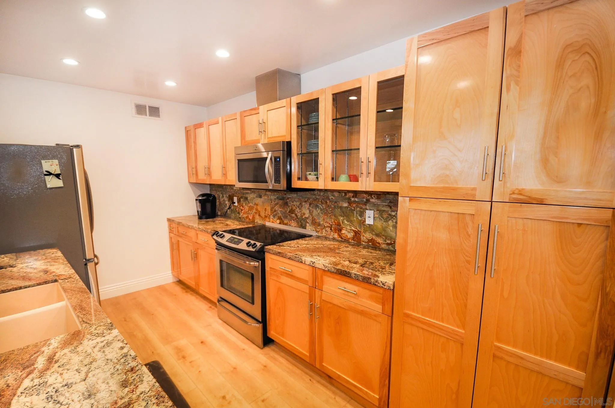https://cdn.realtyfeed.com/cdn/127/250040467/2f4f88ccc8cf5e08eb7bc3a1012df5ad.webp