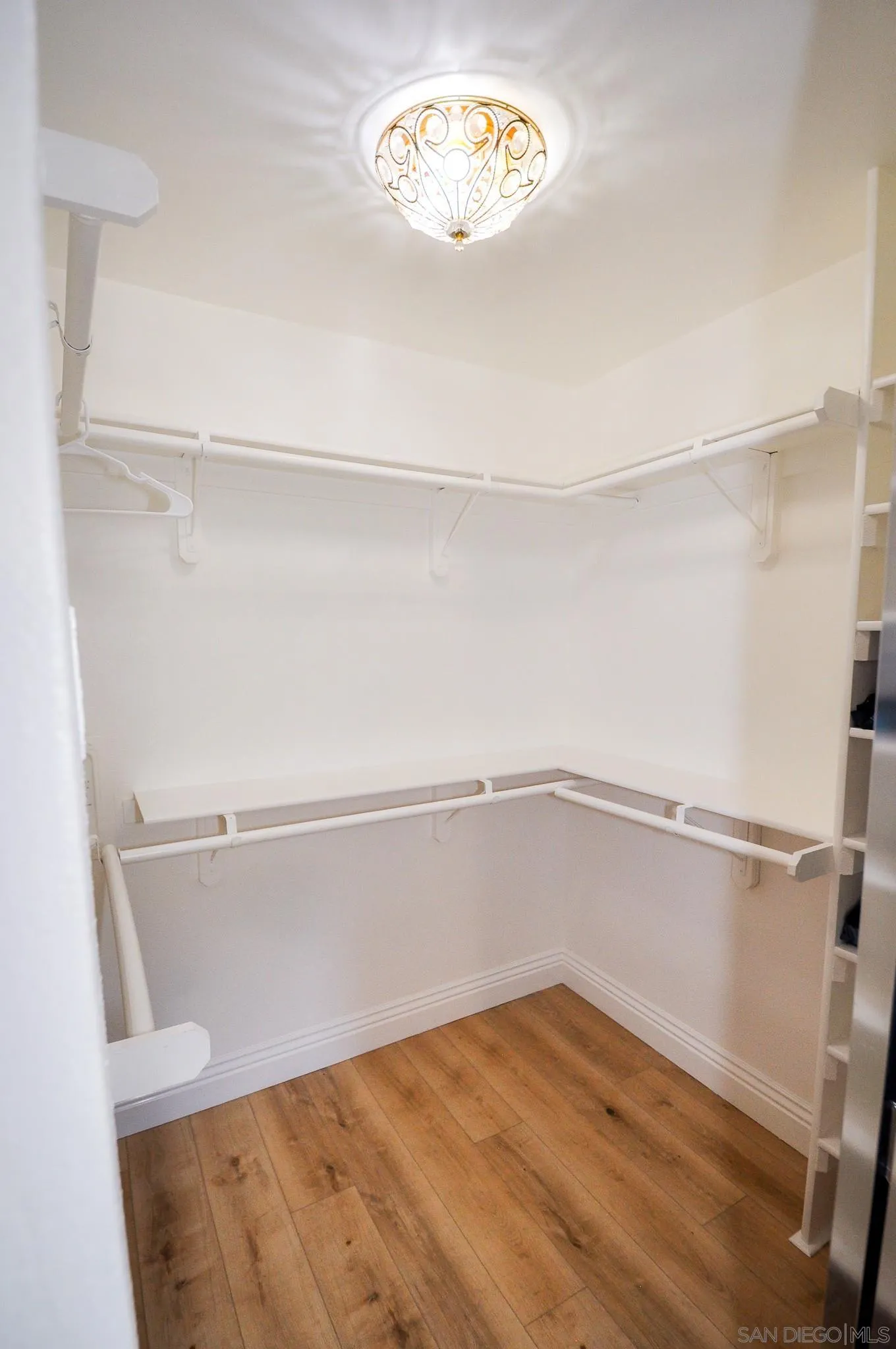 https://cdn.realtyfeed.com/cdn/127/250040467/8df5f4e53b8b88b60312f92b25b36489.webp