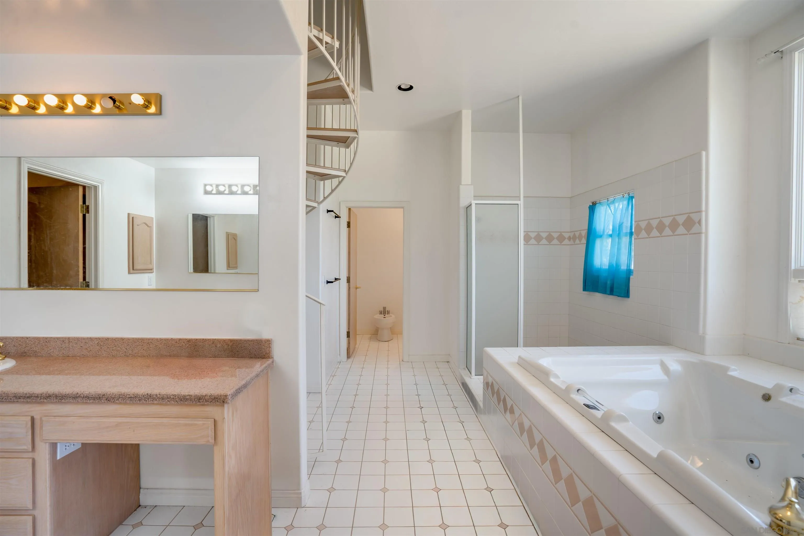 https://cdn.realtyfeed.com/cdn/127/250040468/06f07c23a67bfe9b7f5172da939e6d03.webp