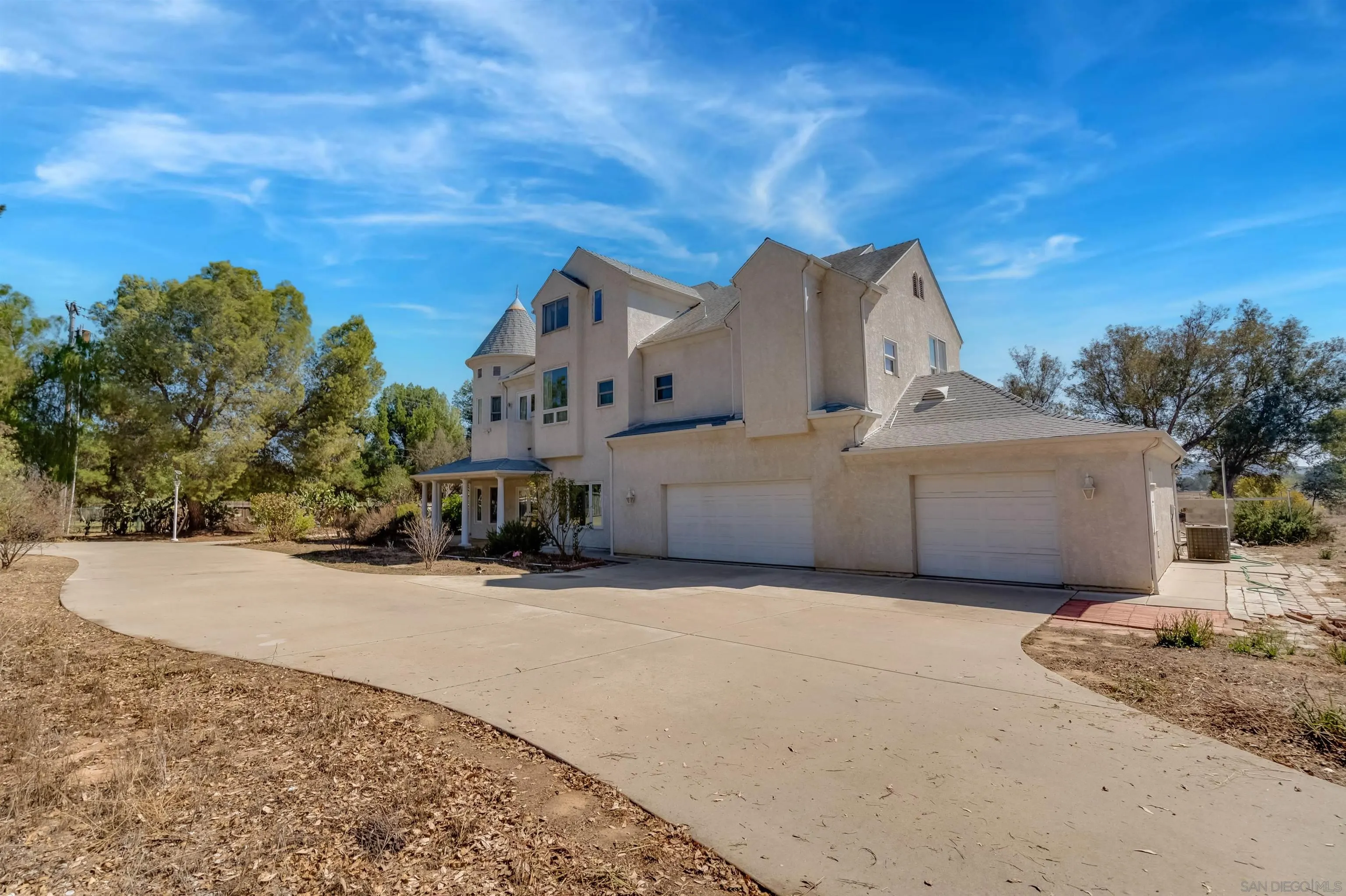 https://cdn.realtyfeed.com/cdn/127/250040468/15cbc4ea03fba41e4f030ddbd57b03d8.webp