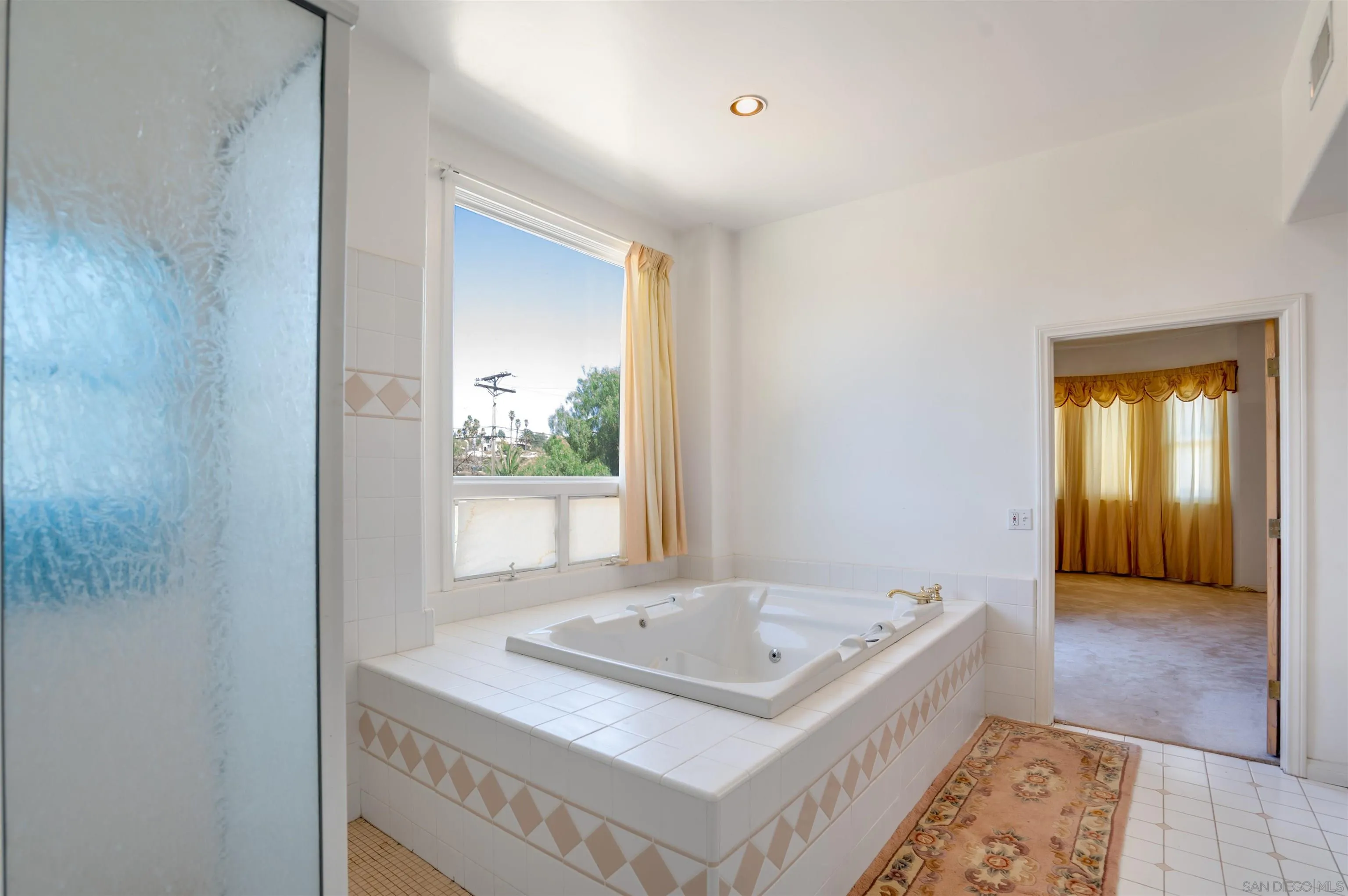 https://cdn.realtyfeed.com/cdn/127/250040468/47737542bcc4cdda7b950069f224c9a5.webp