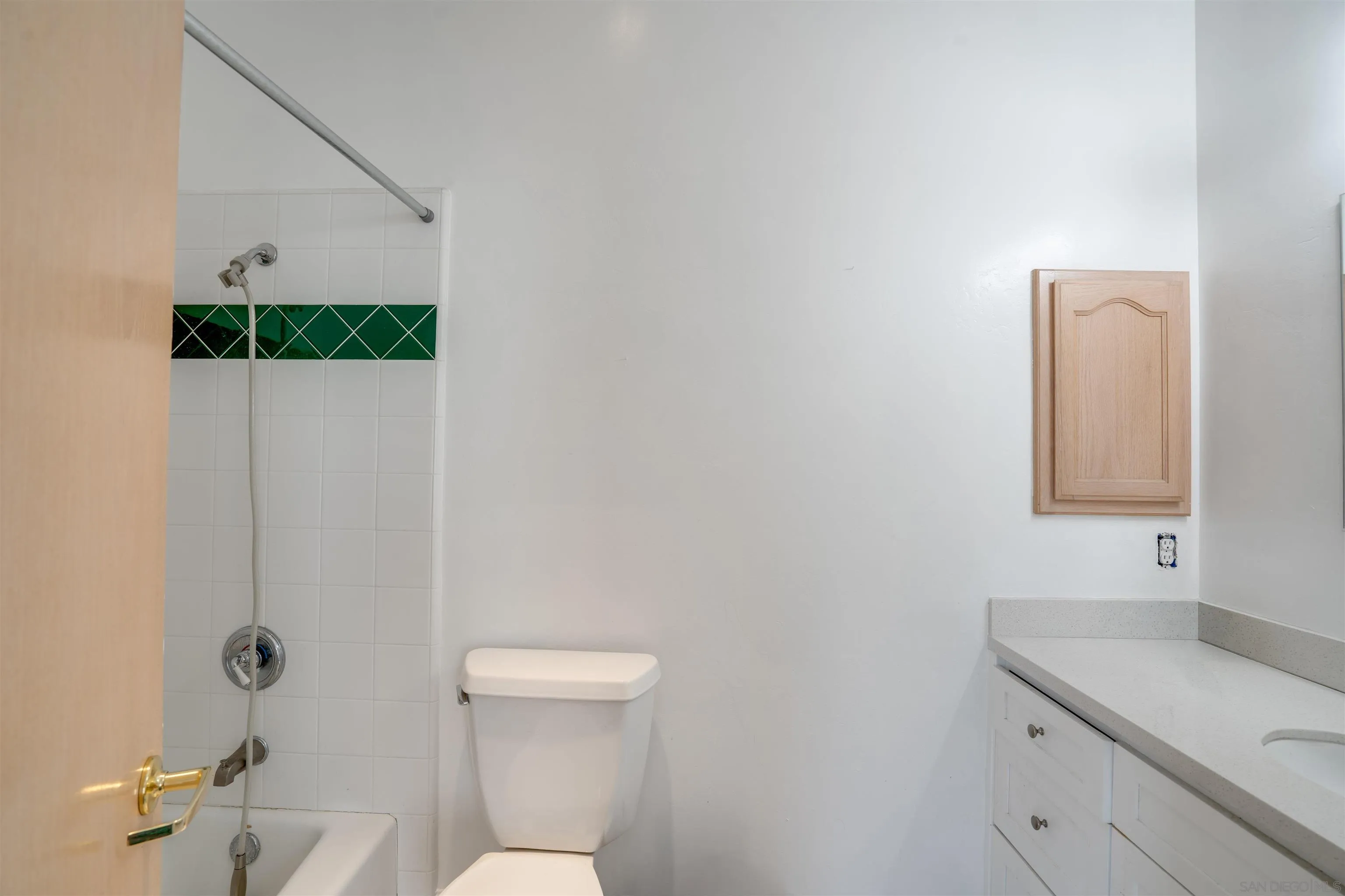 https://cdn.realtyfeed.com/cdn/127/250040468/bbd0a8d75be548500c0581d844f31cbd.webp