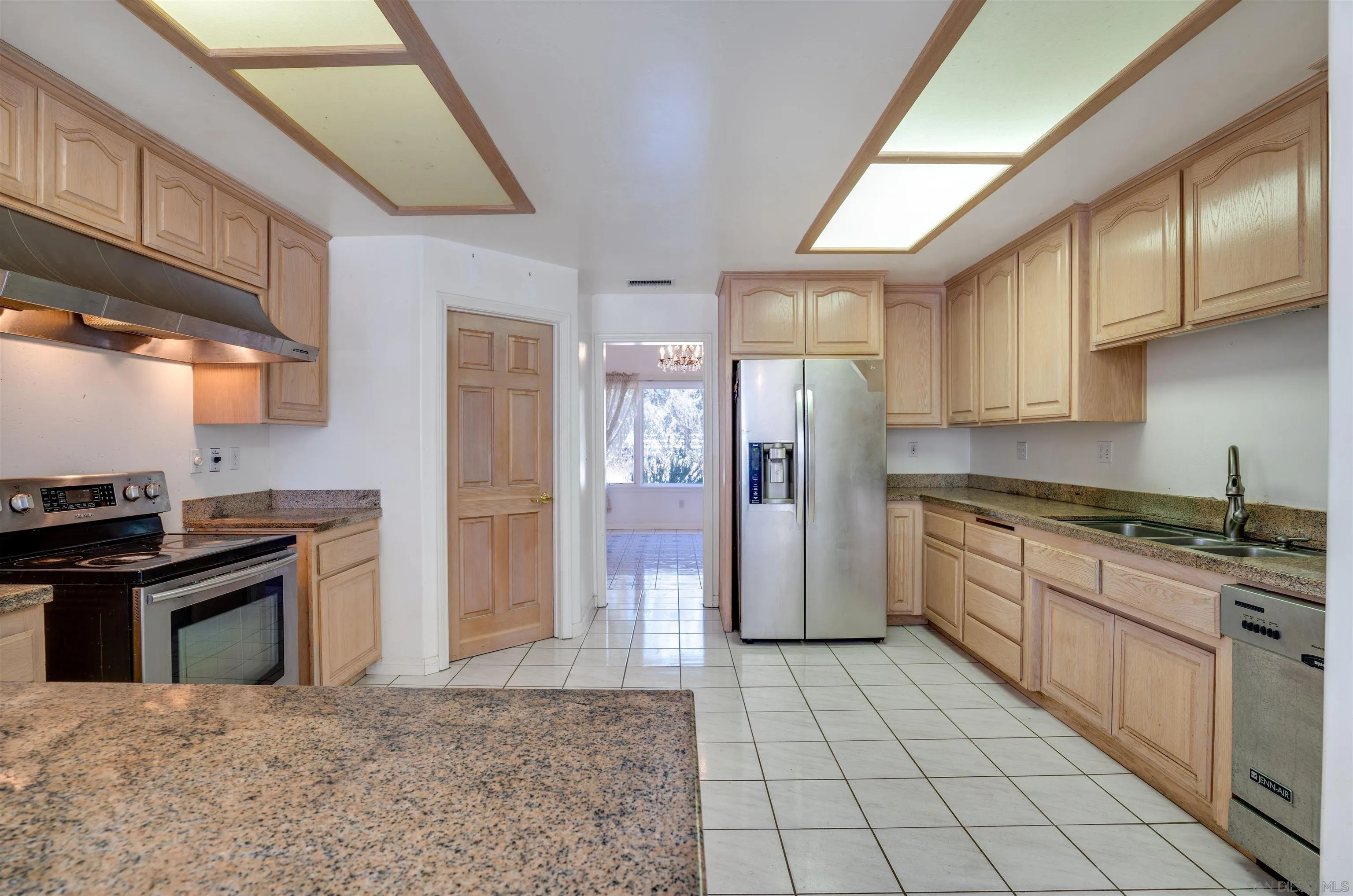 https://cdn.realtyfeed.com/cdn/127/250040468/f26640bb3d2886c3423c9b1e0df1f21d.webp