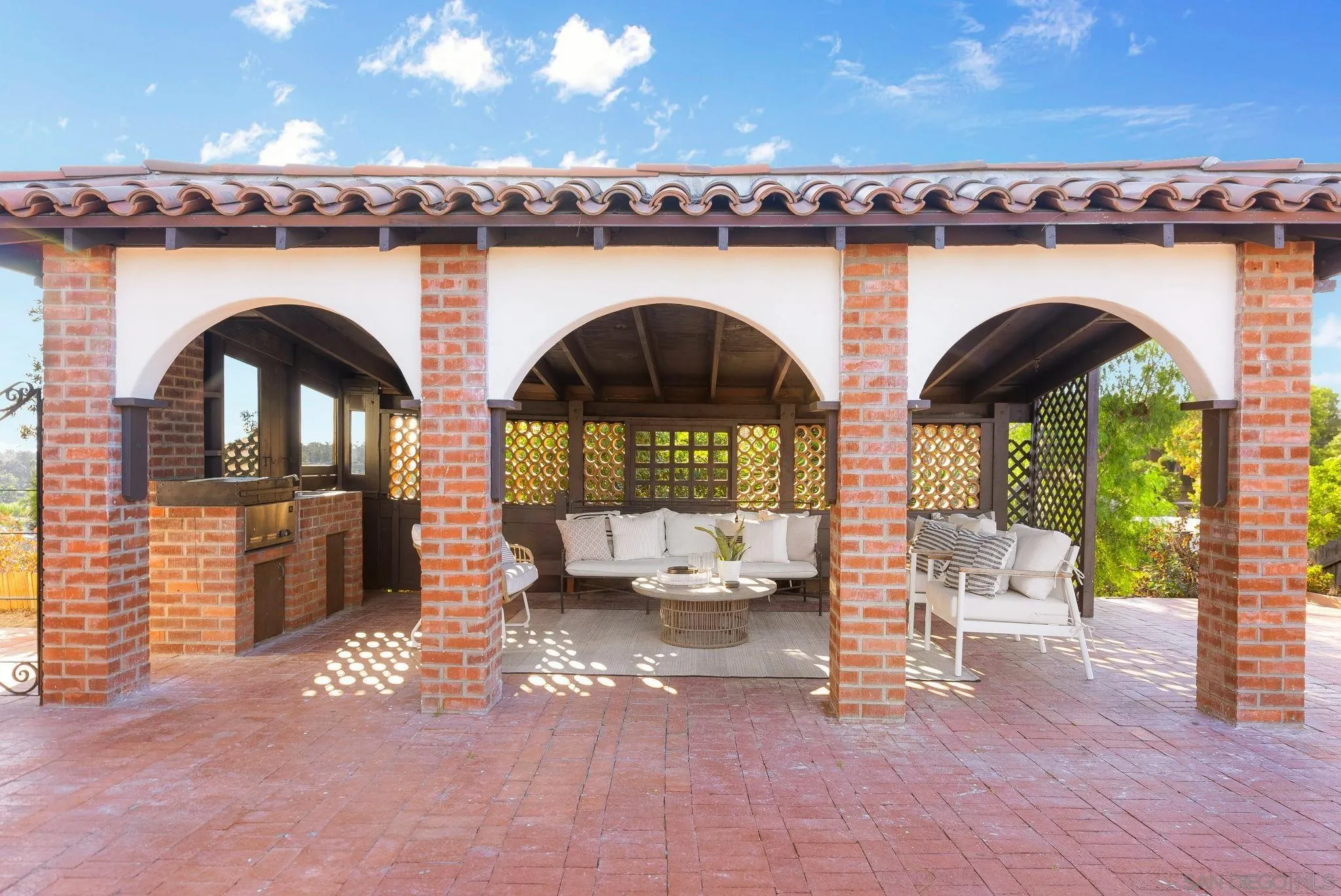 https://cdn.realtyfeed.com/cdn/127/250040470/ee3afe4910f36e0c2a37d84f3649351e.webp
