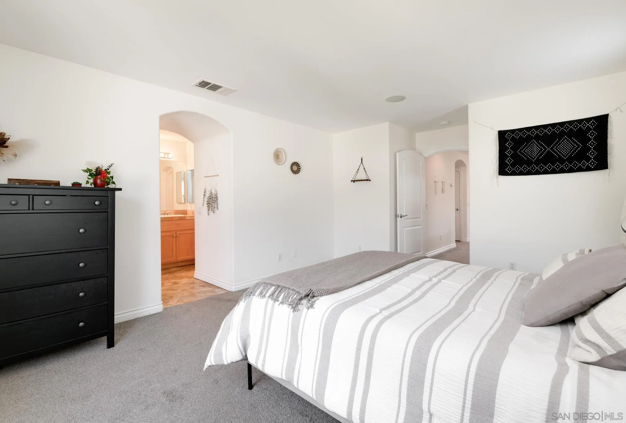 https://cdn.realtyfeed.com/cdn/127/250040474/6d8f285d7567d2e0d0e5fa07c01e799f.webp