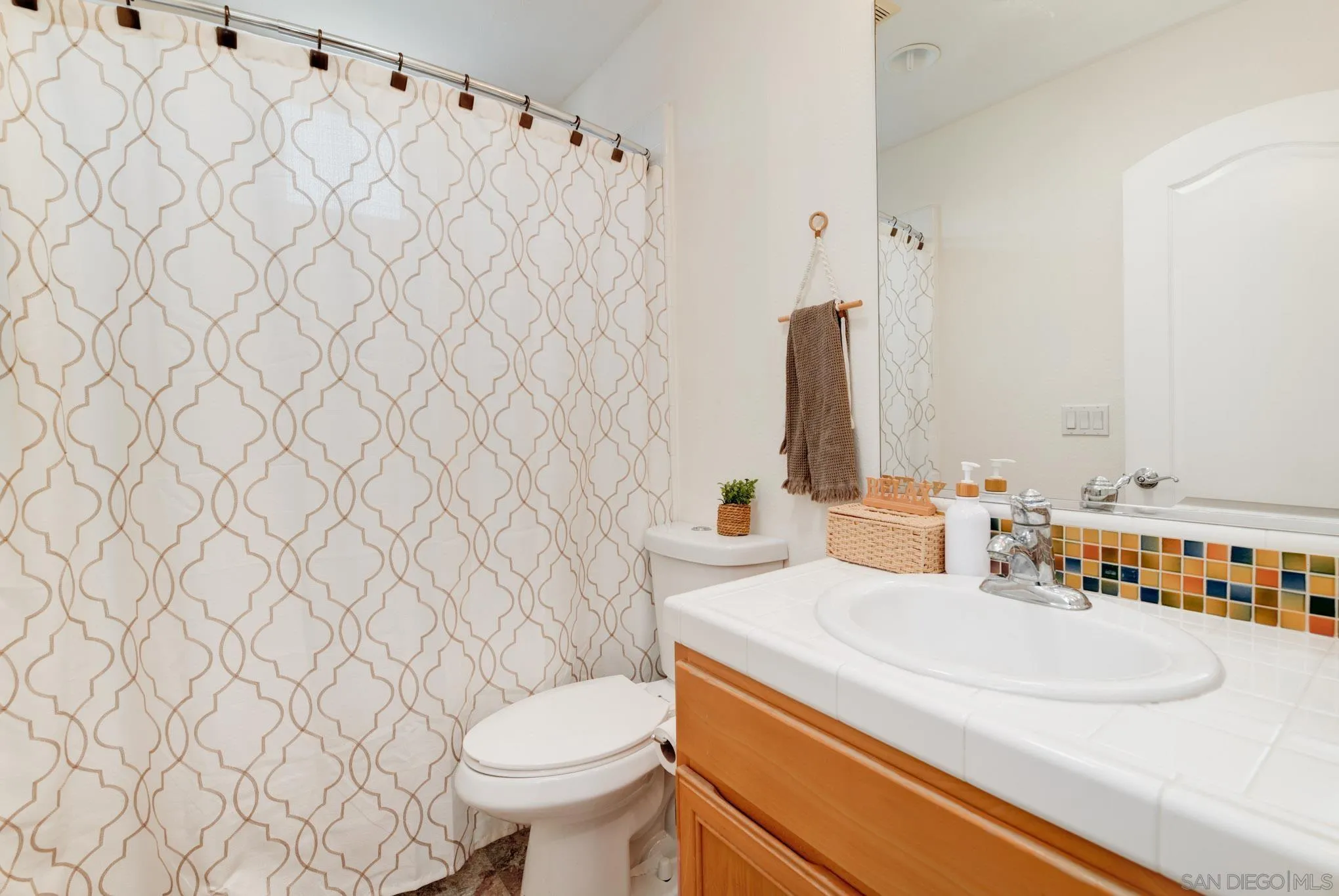 https://cdn.realtyfeed.com/cdn/127/250040474/dd0995d69861975a062938c9a605630a.webp