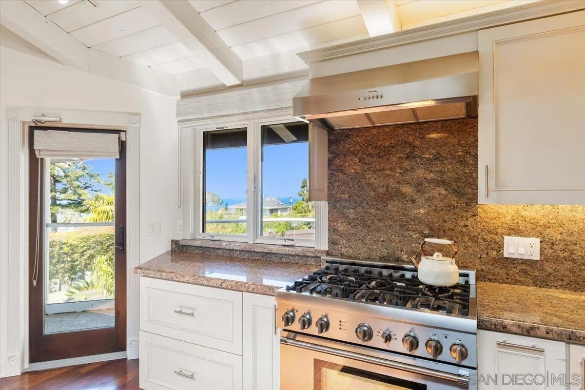 https://cdn.realtyfeed.com/cdn/127/250040479/90589e4c22ef7822f4efb8cf37b00e79.webp