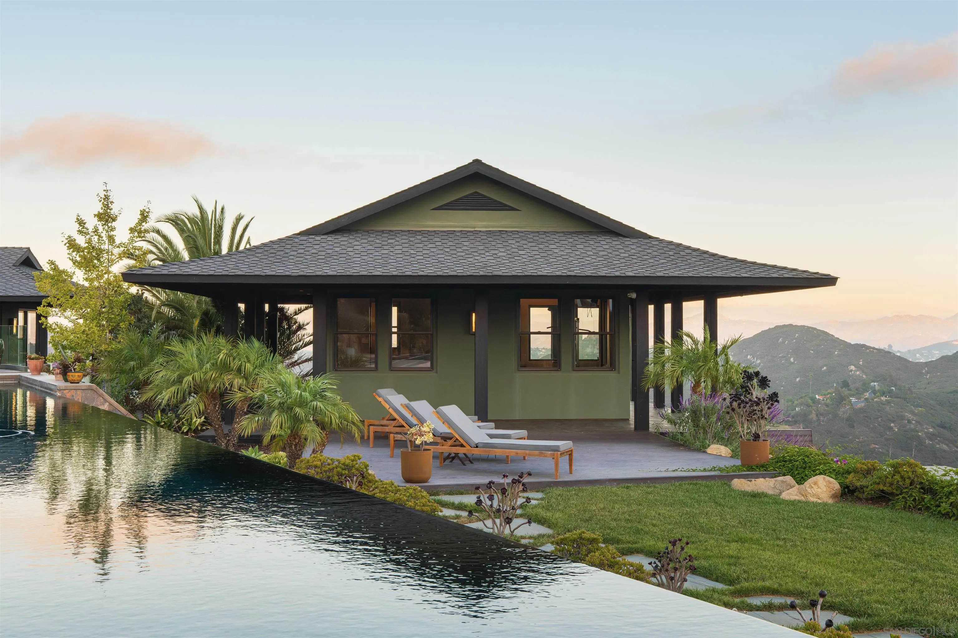 https://cdn.realtyfeed.com/cdn/127/250040480/005a2691404095e680d5112c71ee6ee5.webp