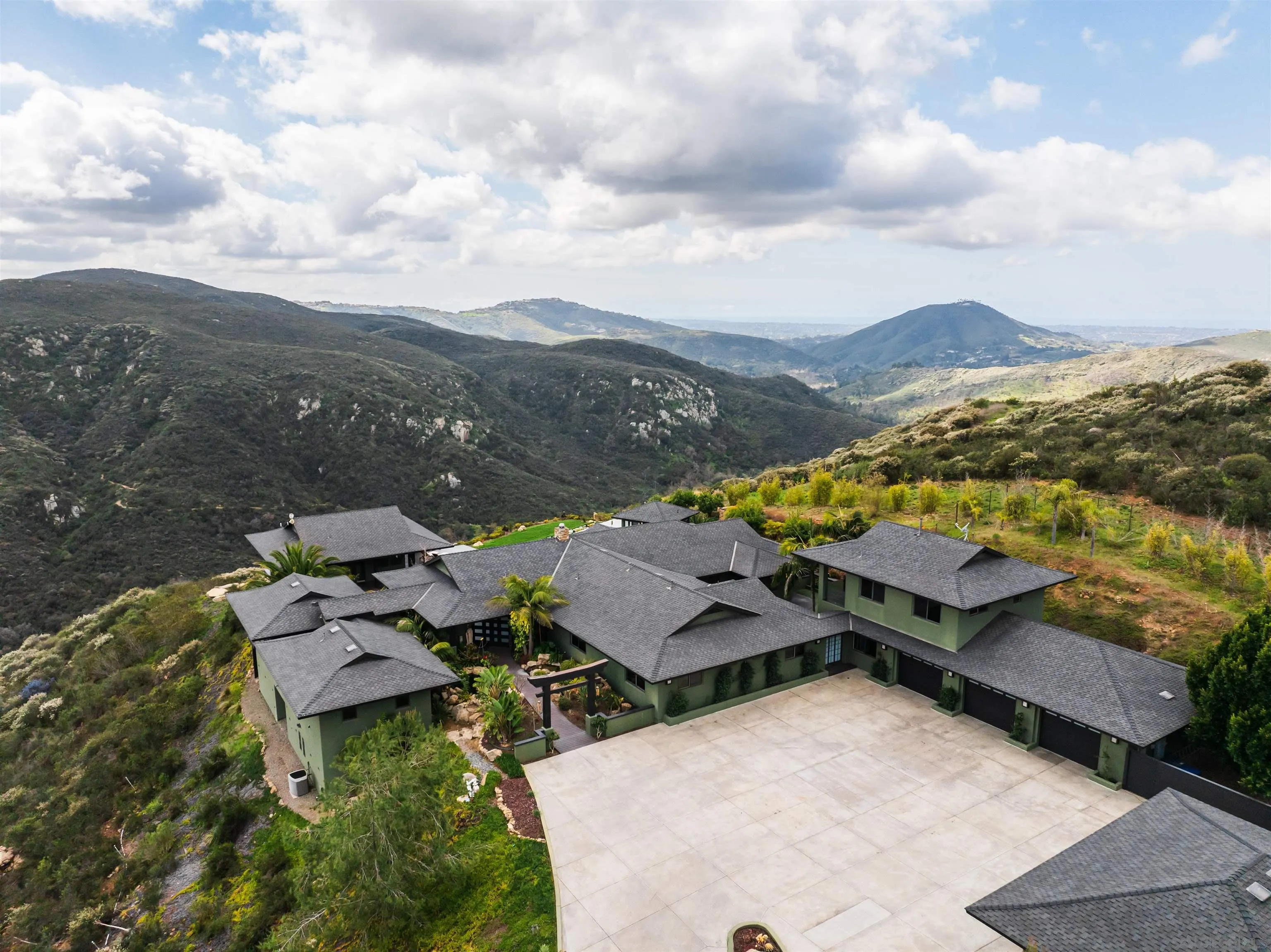 https://cdn.realtyfeed.com/cdn/127/250040480/41a86d5e773920bc2c657c1d356fc2ba.webp