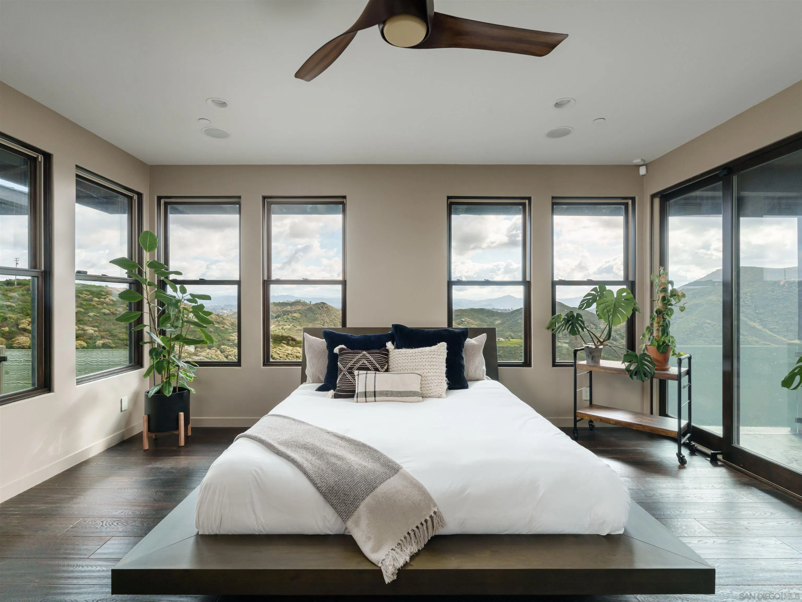 https://cdn.realtyfeed.com/cdn/127/250040480/d3dc1bfb89fe6983a7779d257be1a39f.webp