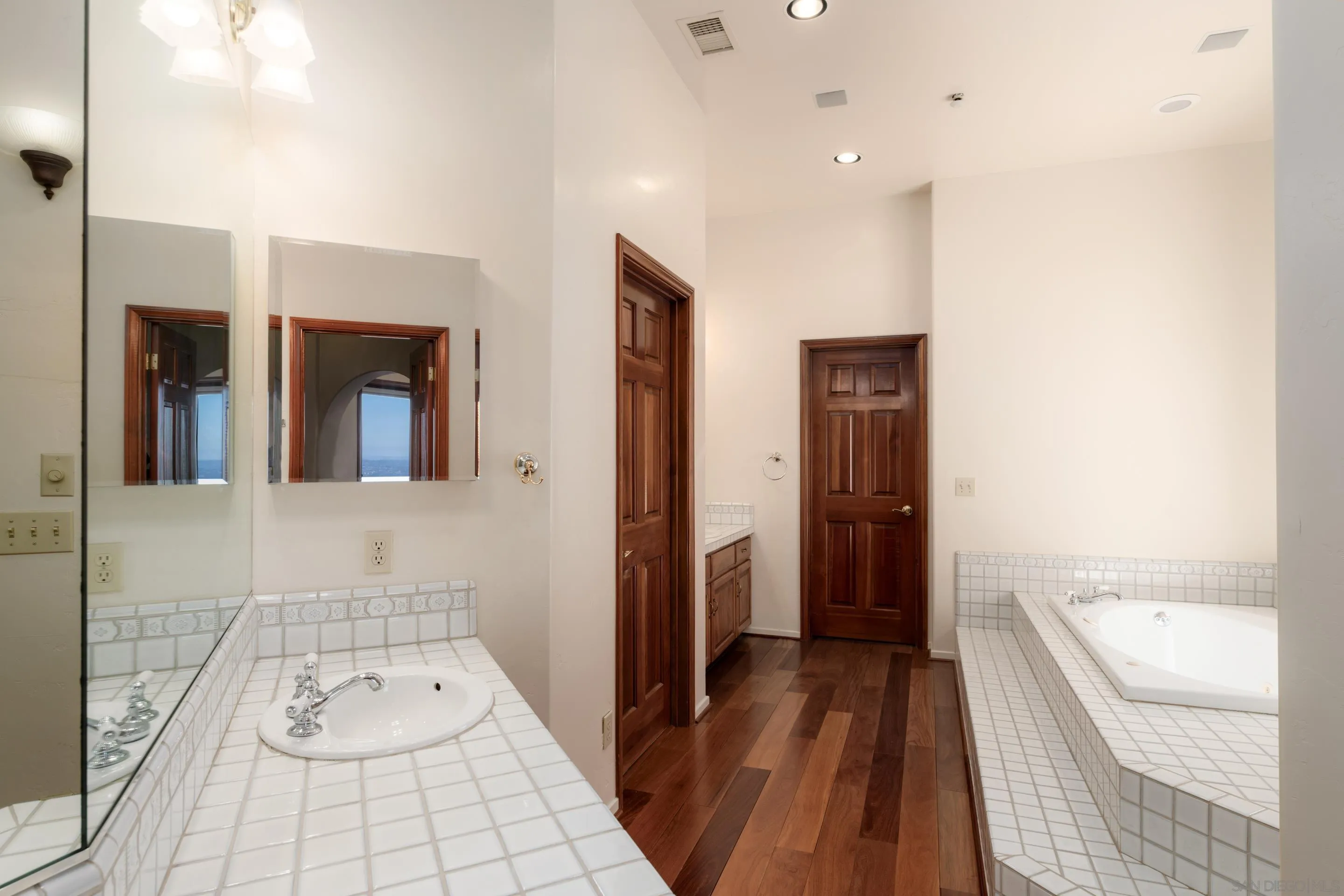 https://cdn.realtyfeed.com/cdn/127/250040483/1fea925fa7206d467c7bb75bfd64539d.webp