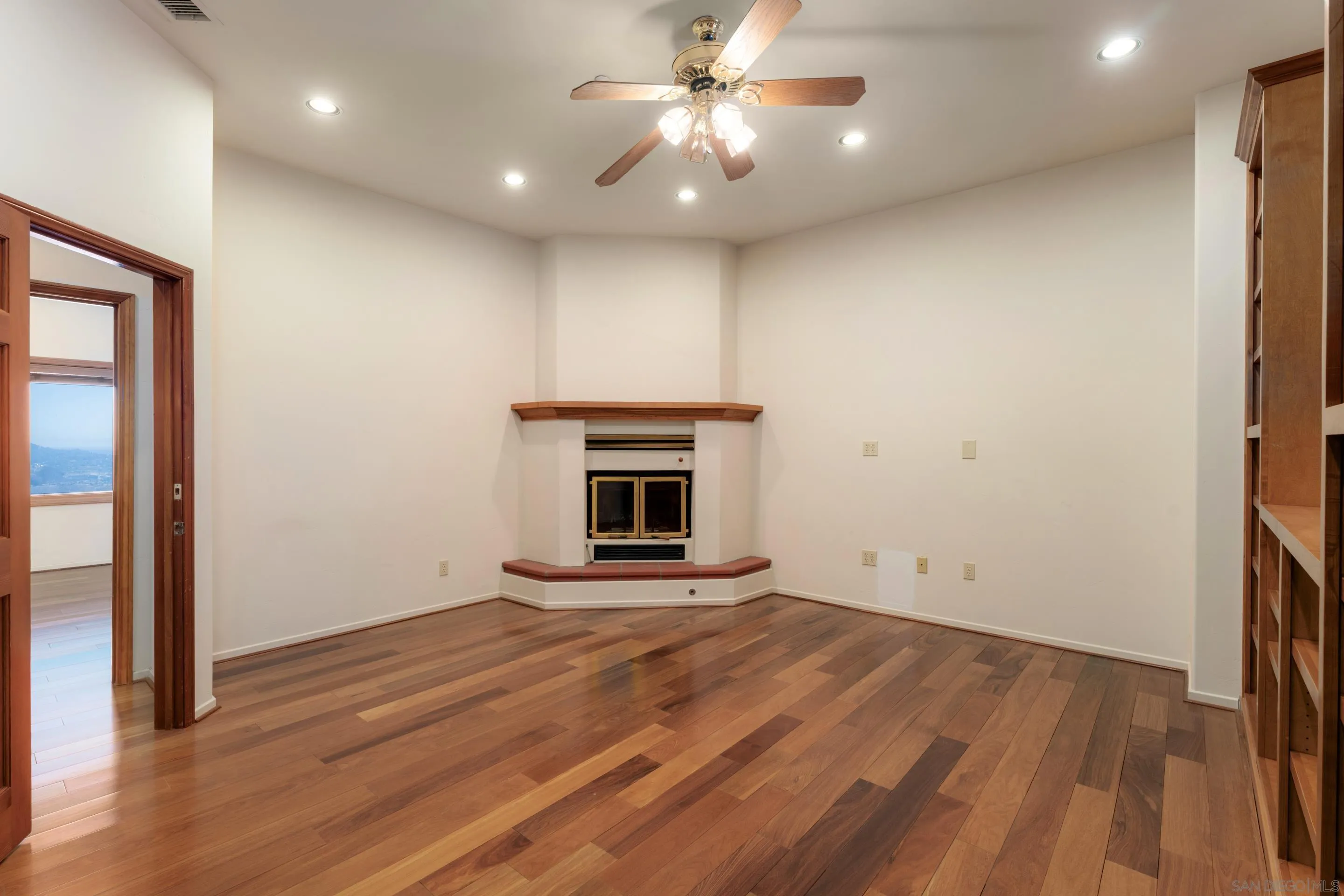 https://cdn.realtyfeed.com/cdn/127/250040483/715735179016a6d5d2e09a7ef866f56c.webp