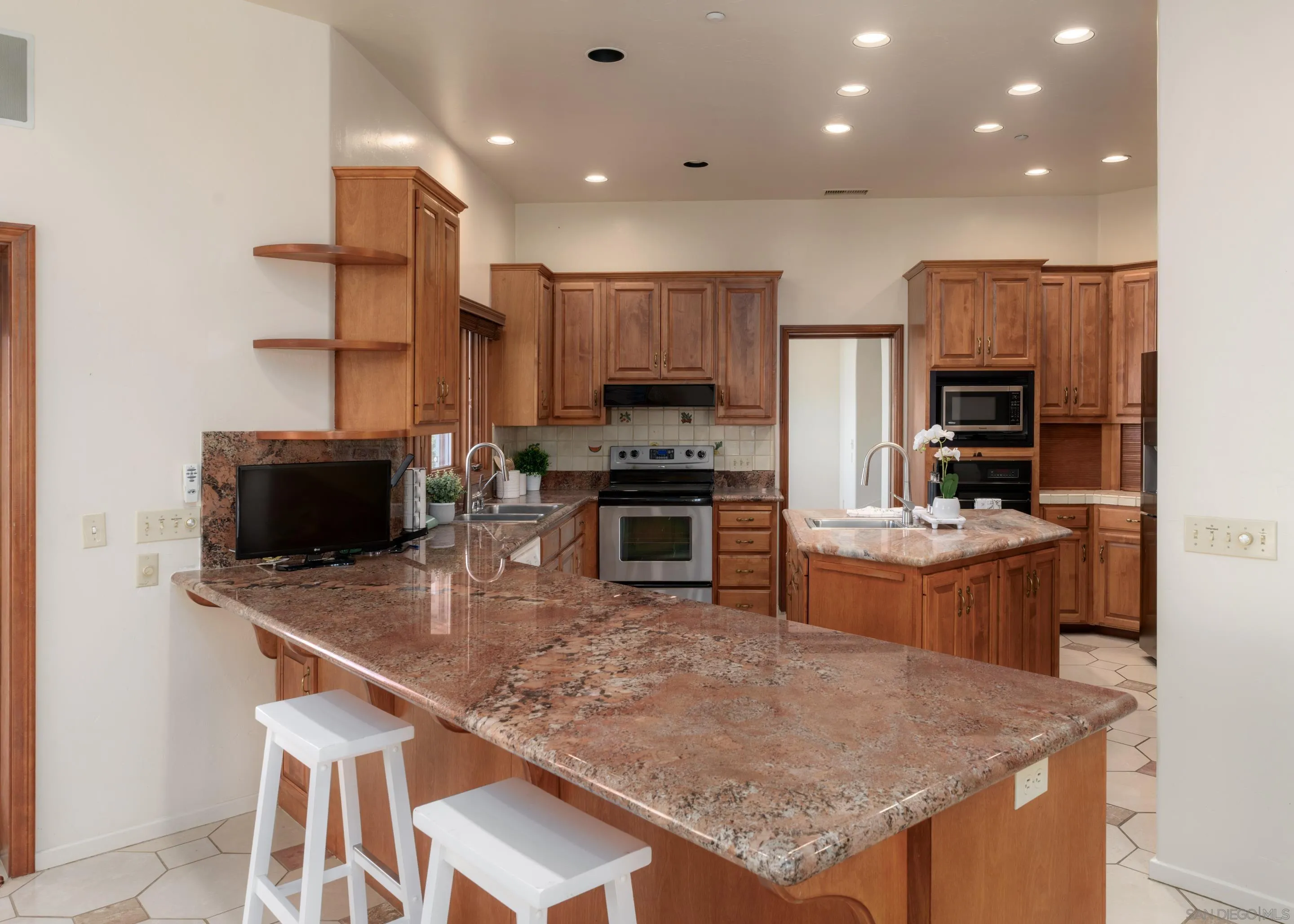 https://cdn.realtyfeed.com/cdn/127/250040483/71716ea7e8e3467b7ecd368de4d966cf.webp
