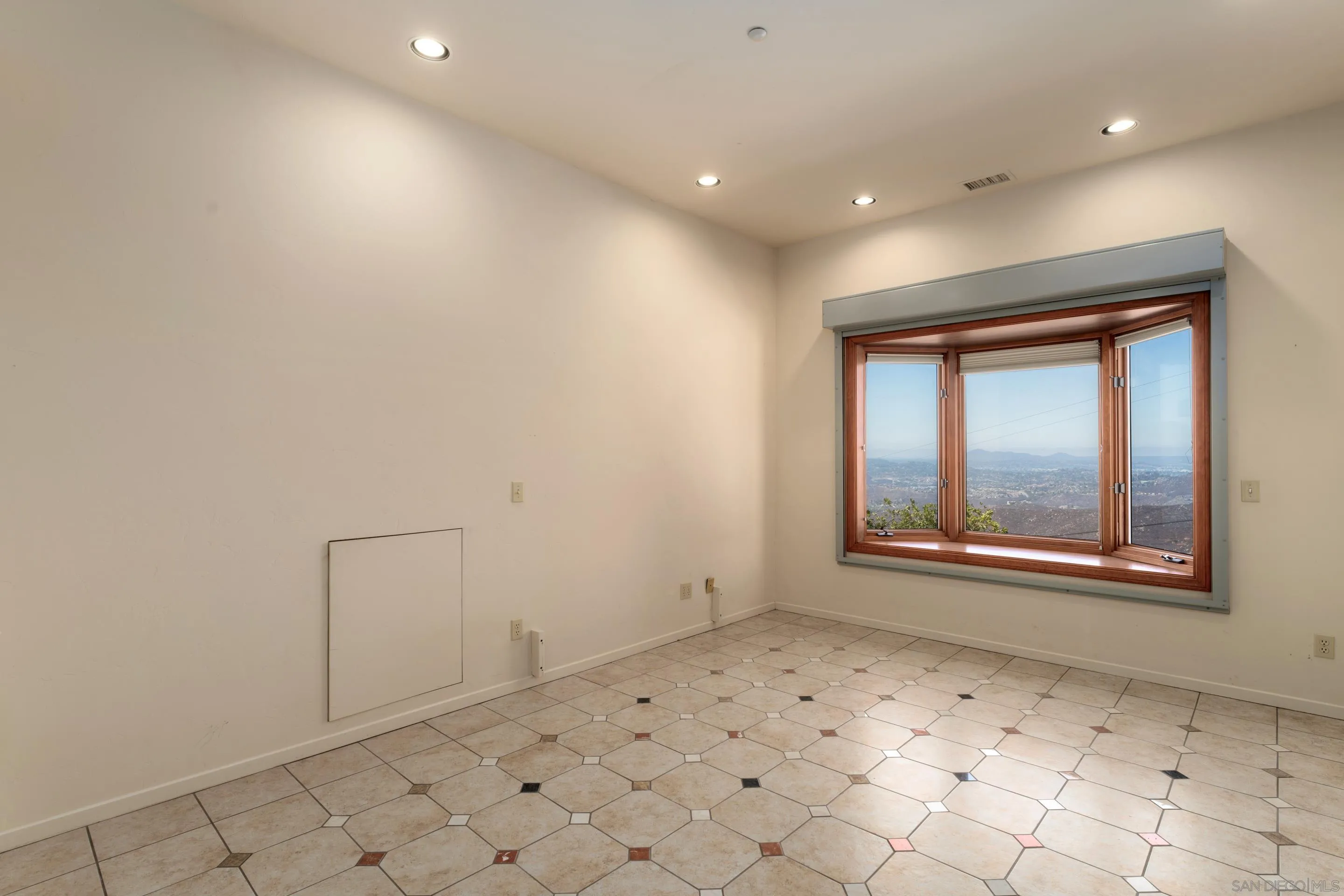 https://cdn.realtyfeed.com/cdn/127/250040483/ab73042f4f8130e7b58d4c3c5ebedf5c.webp