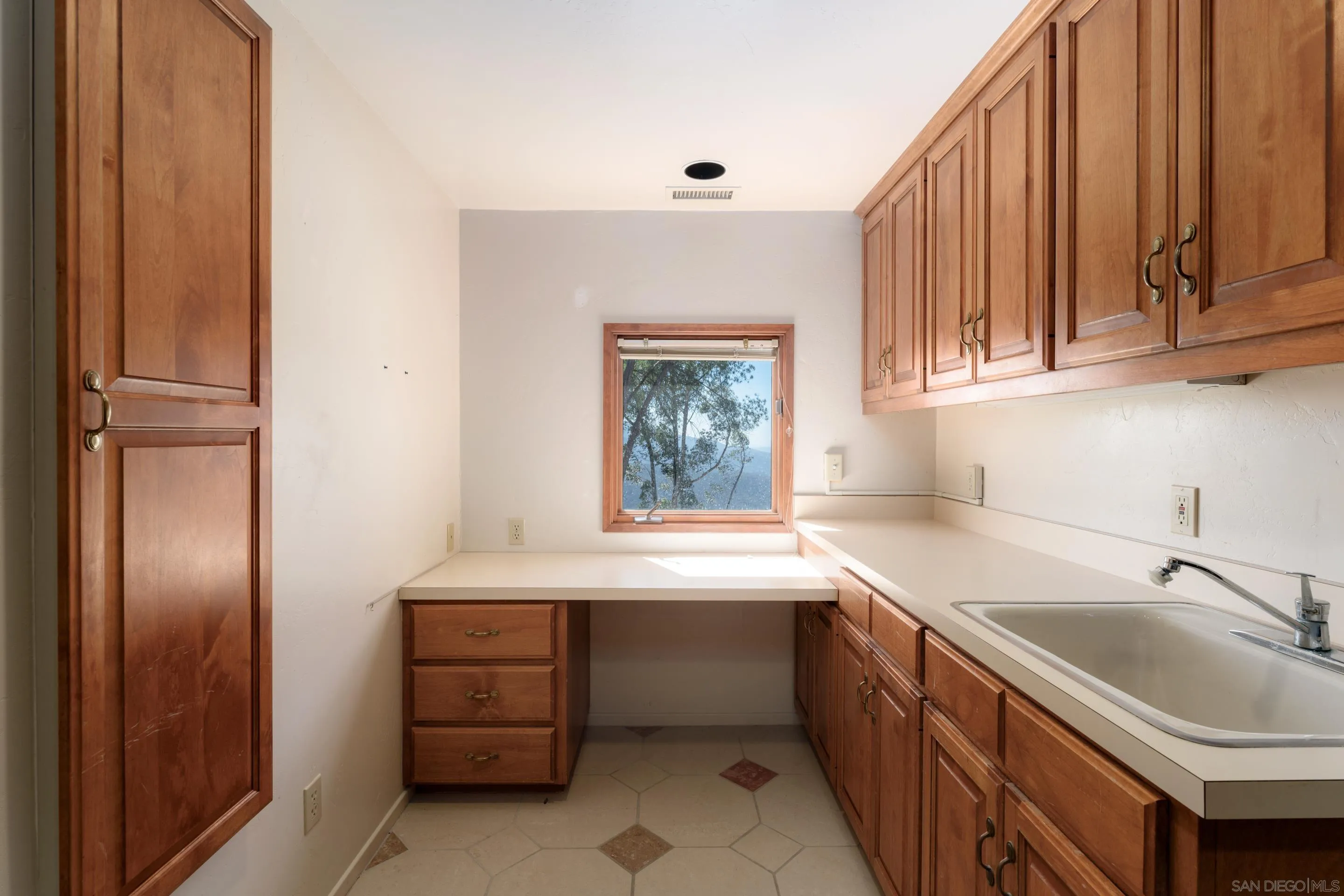 https://cdn.realtyfeed.com/cdn/127/250040483/b15539c09cd1e19f6c342ad2cbd6841d.webp
