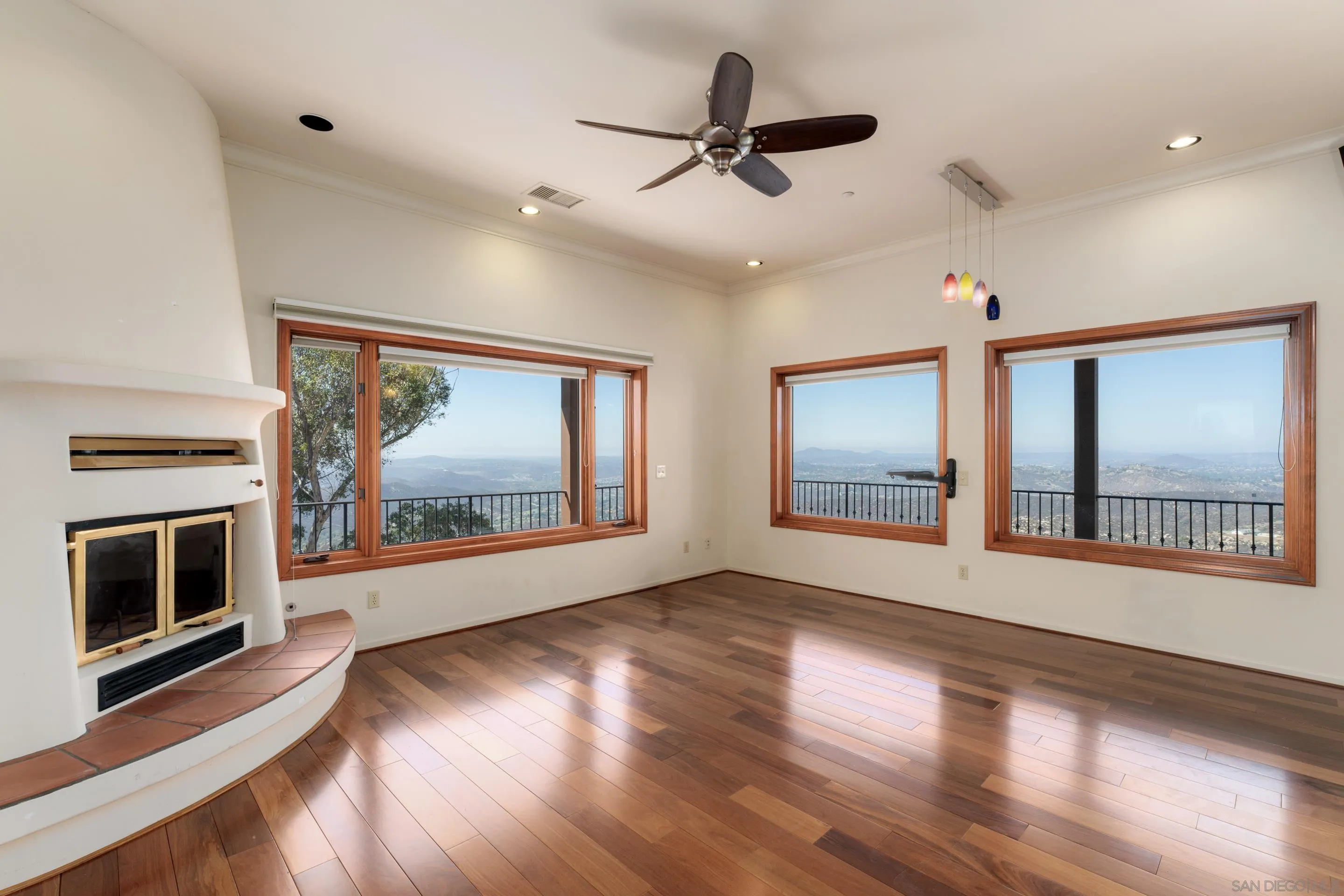 https://cdn.realtyfeed.com/cdn/127/250040483/ca0dd4dd5c59f7b1285fdcb069fa1f18.webp