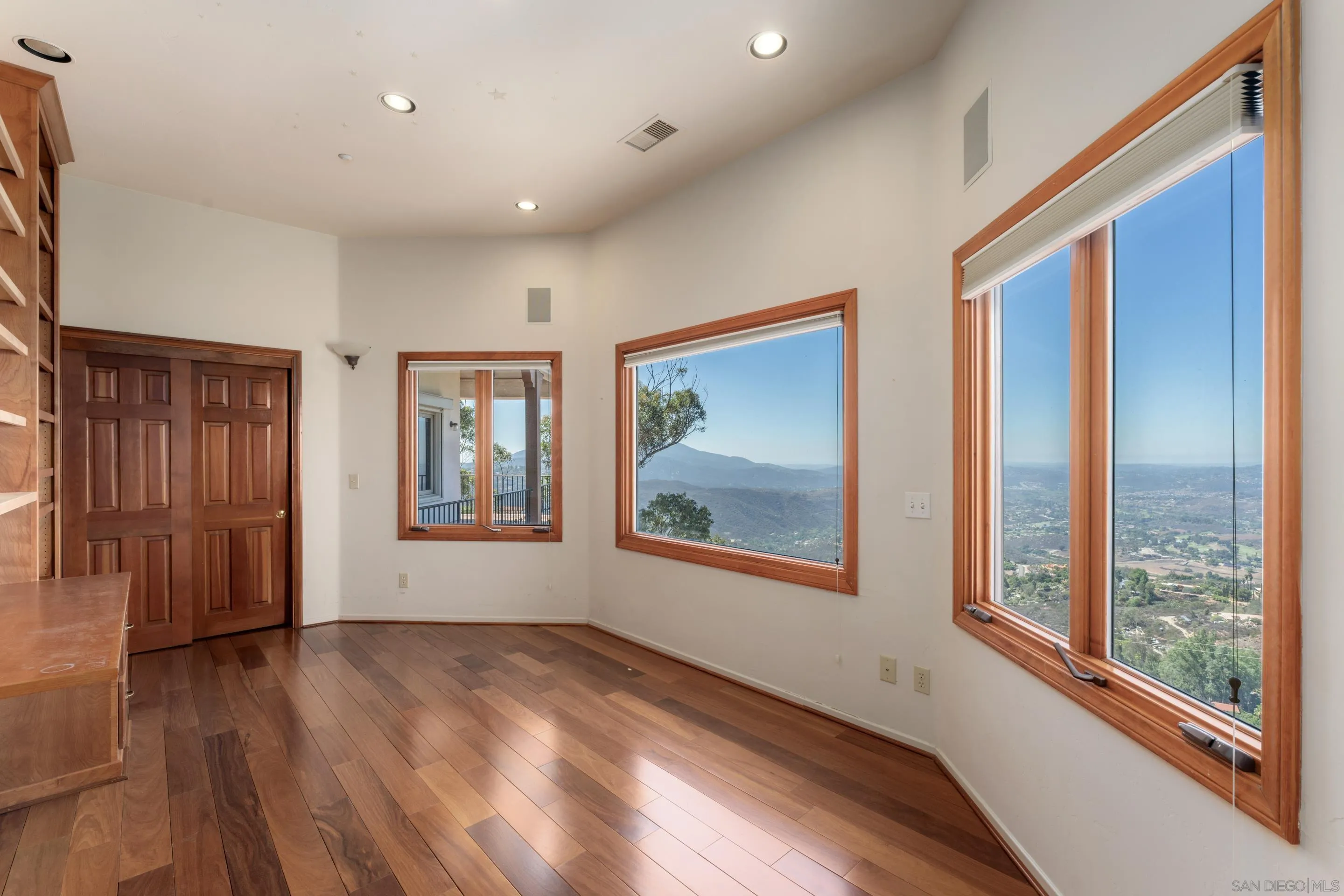 https://cdn.realtyfeed.com/cdn/127/250040483/cfdb0ea4def9ffd85c894b82b393538d.webp