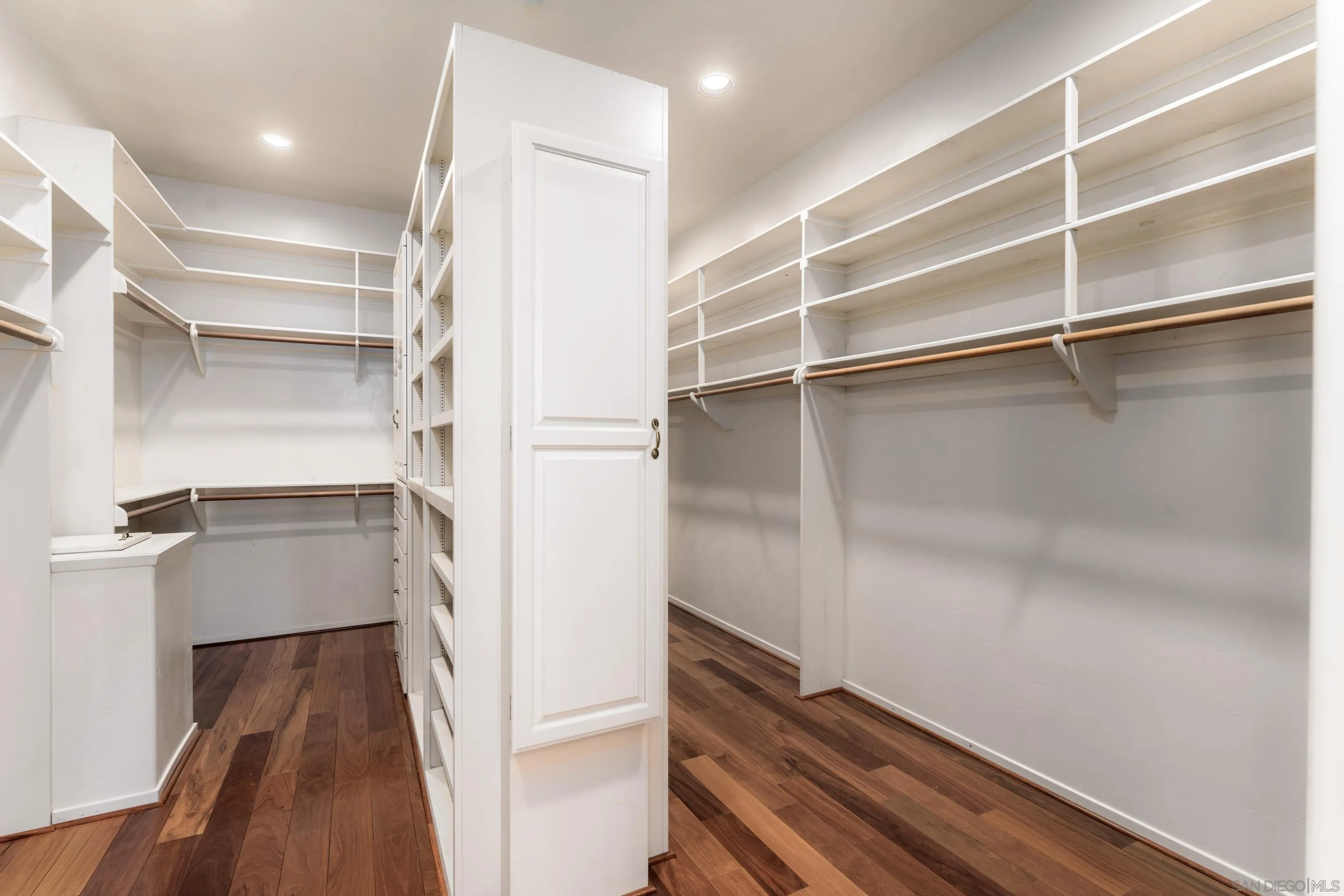 https://cdn.realtyfeed.com/cdn/127/250040483/eead93b840075e4c62e8e13f703ba3b1.webp