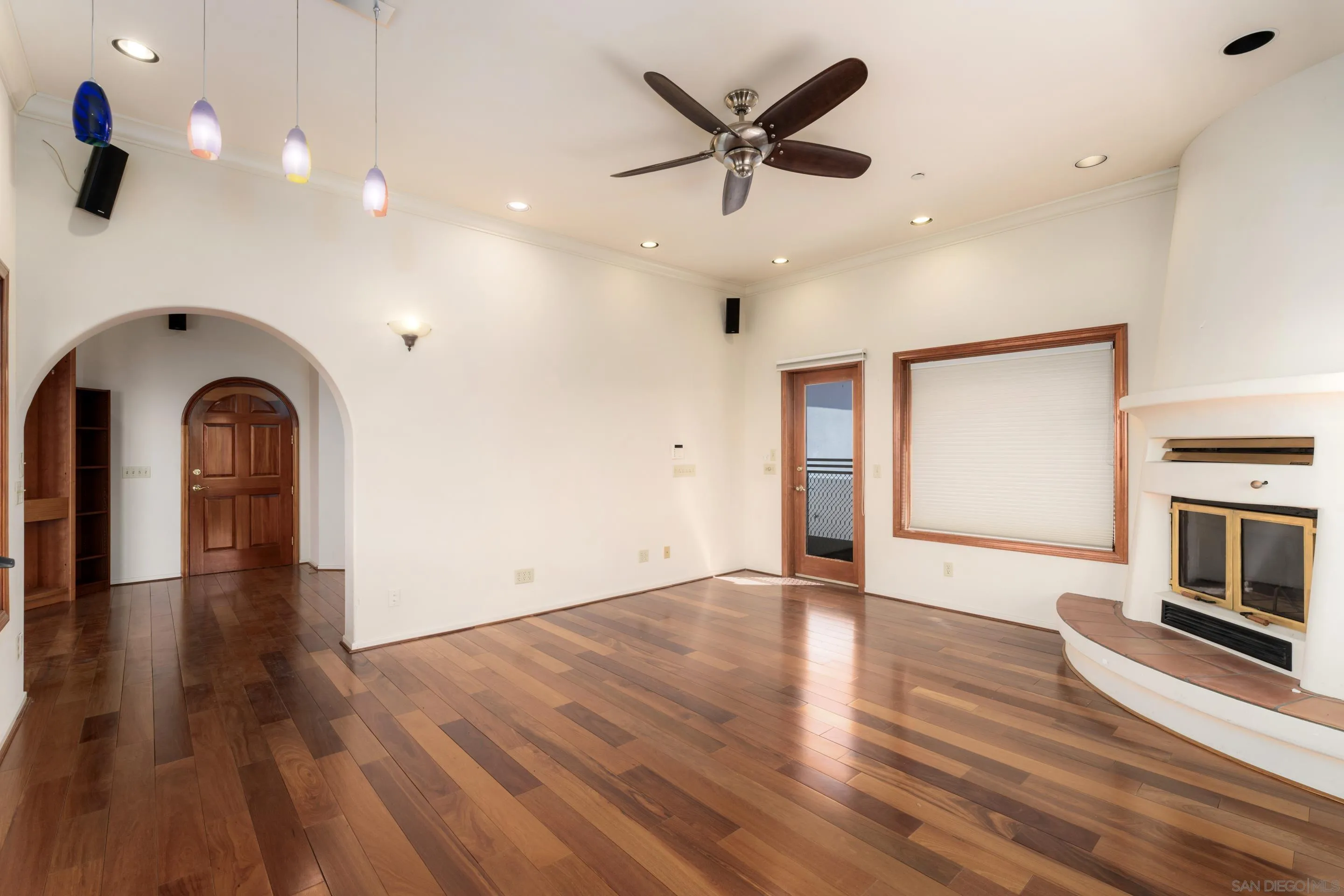 https://cdn.realtyfeed.com/cdn/127/250040483/f7f9e9d51c13c5f941ba9d7c46dfa419.webp