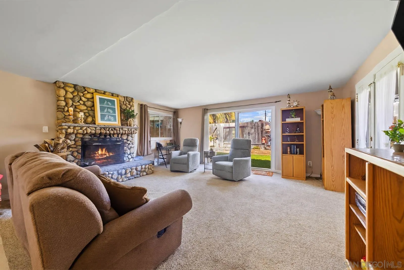 https://cdn.realtyfeed.com/cdn/127/250040484/4de095df22d64b72eb9bcdcd43042d8c.webp