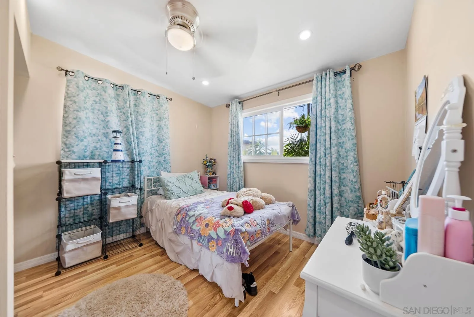https://cdn.realtyfeed.com/cdn/127/250040484/6d3e1d1bc1a3025a715de74138d565ae.webp