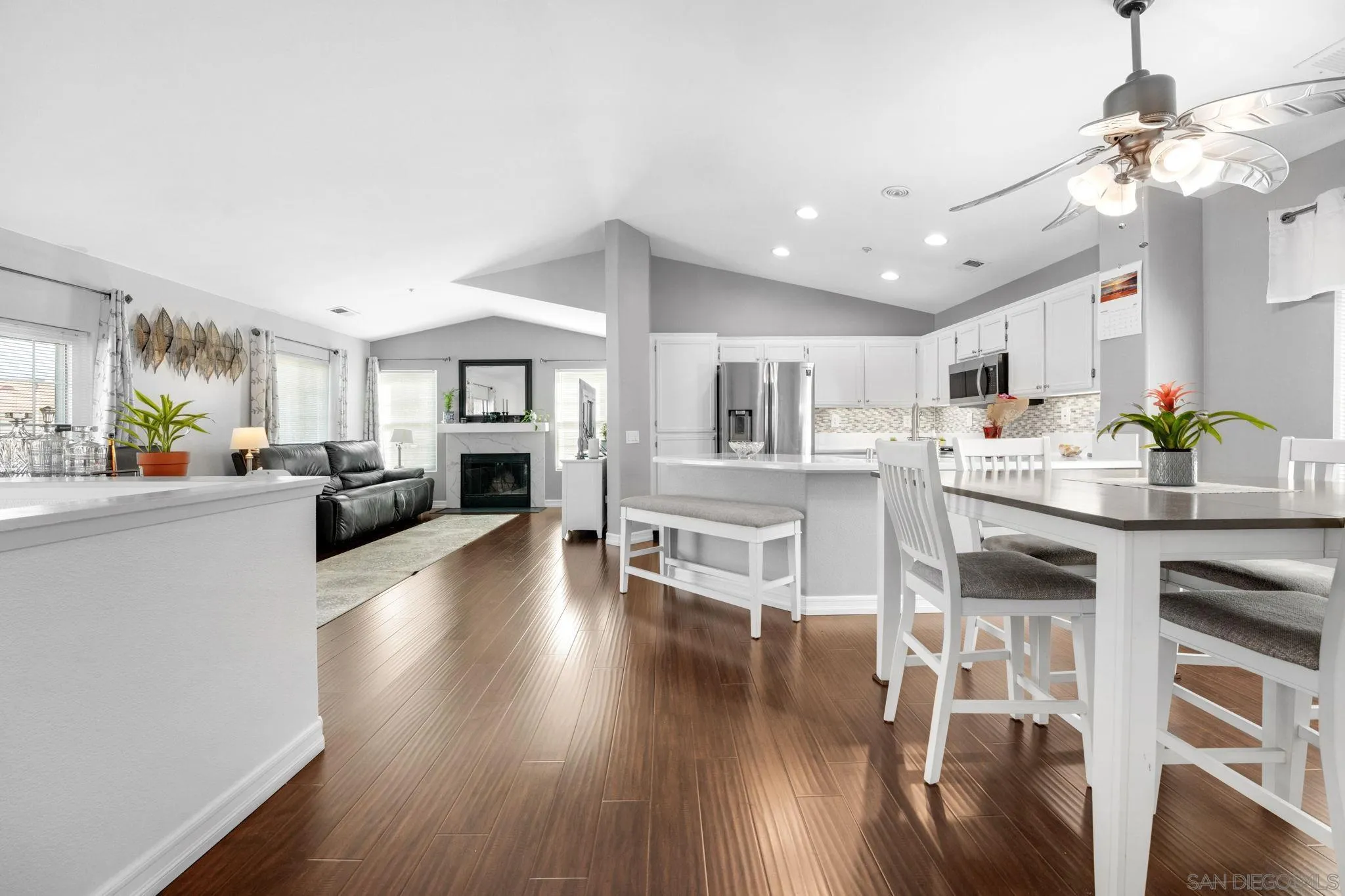 https://cdn.realtyfeed.com/cdn/127/250040486/95f8072d615eb13f07fb6abce19f3215.webp
