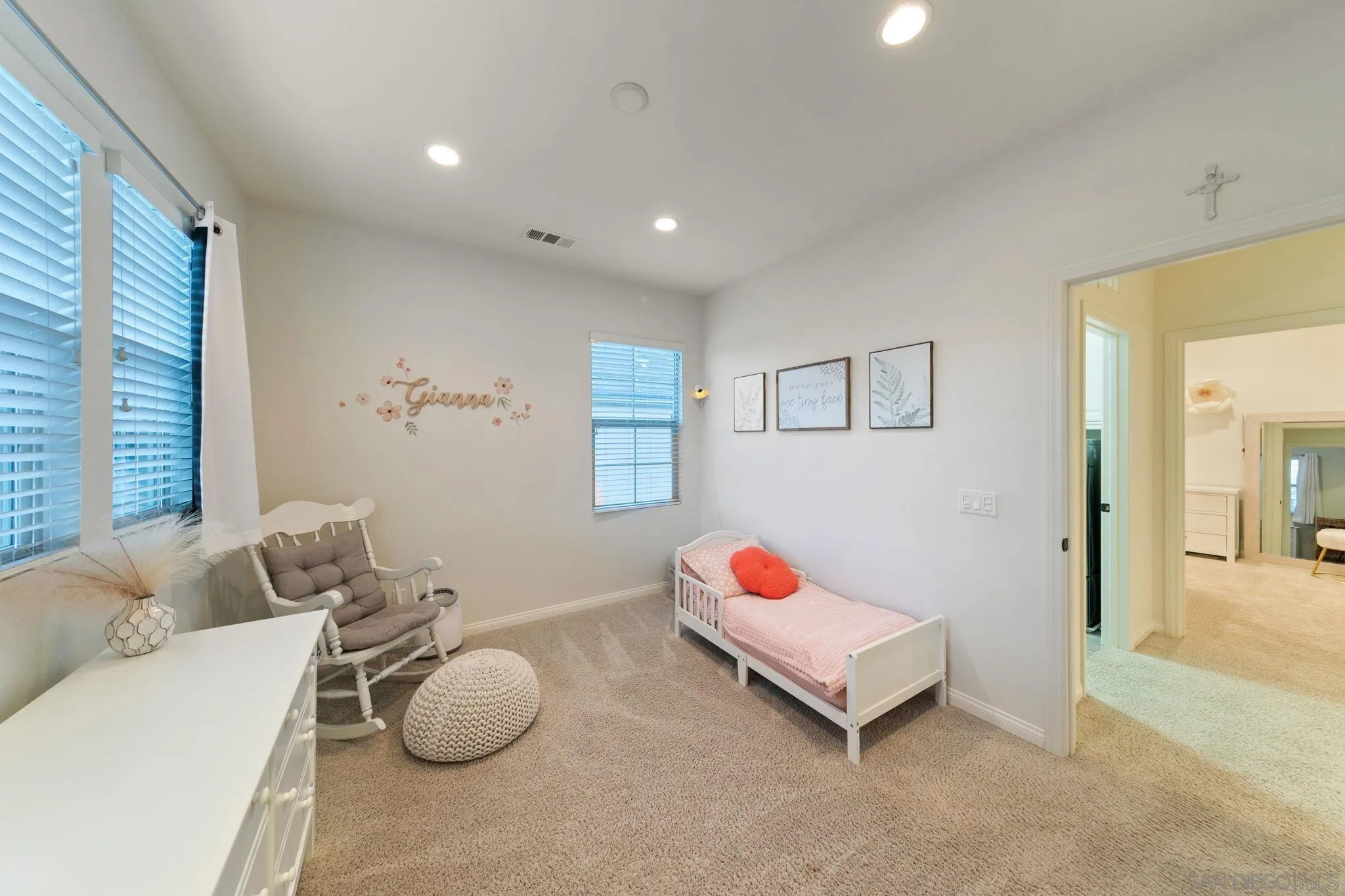 https://cdn.realtyfeed.com/cdn/127/250040488/54ee65f9ee6395d5b6ca9560afb3caa0.webp