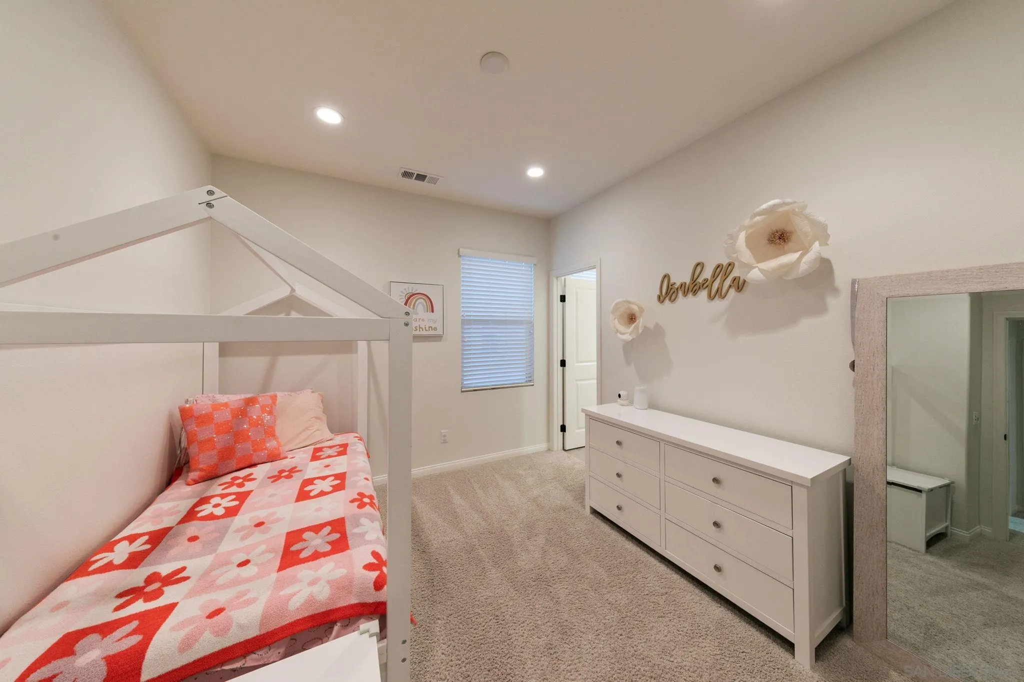 https://cdn.realtyfeed.com/cdn/127/250040488/aa1a5c05ecbed207a1bc9ba386710bb2.webp