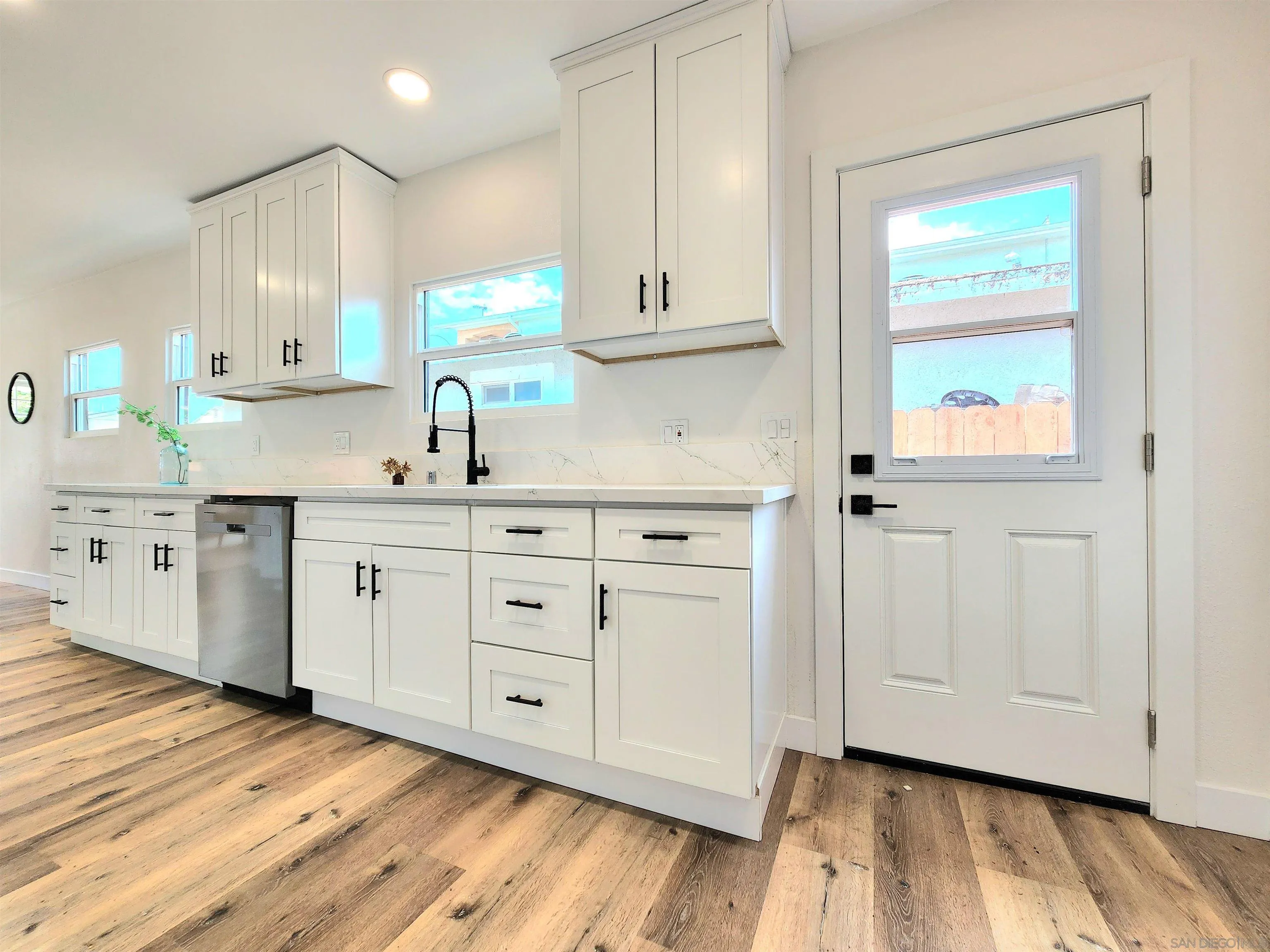 https://cdn.realtyfeed.com/cdn/127/250040490/4d86286d0b63a2dc9ea3cc33a3e9e341.webp