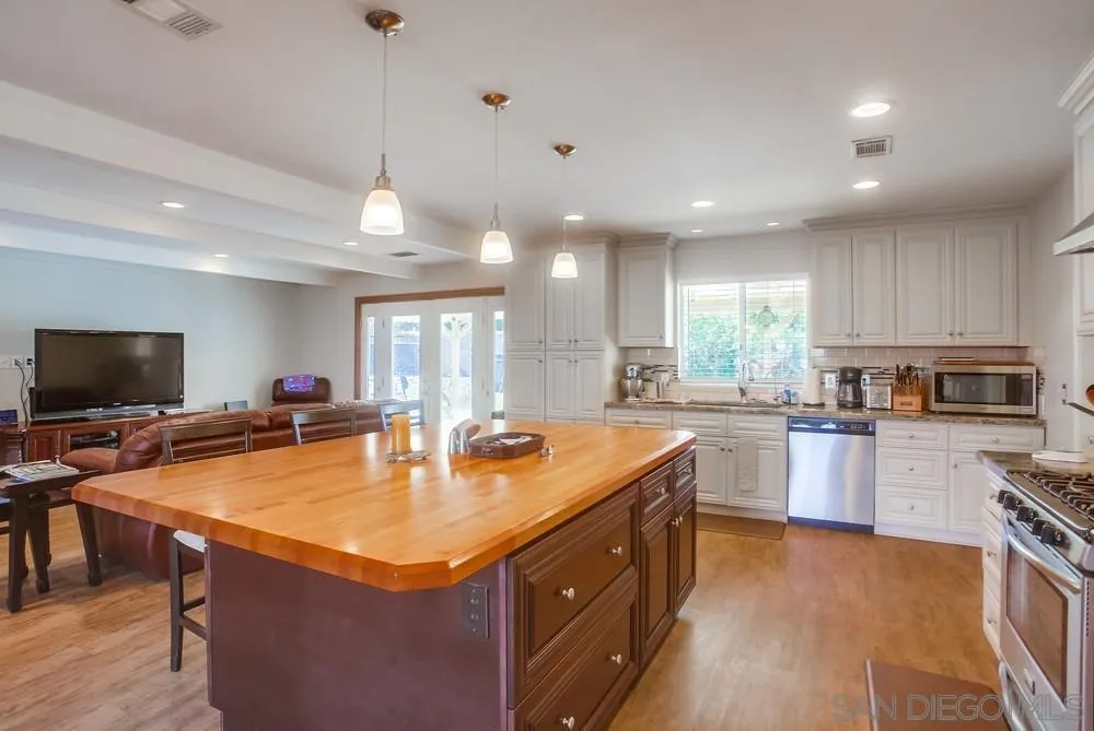 https://cdn.realtyfeed.com/cdn/127/250040491/4e5bd6133c1a6d2bc73650dc89ecf5fb.webp