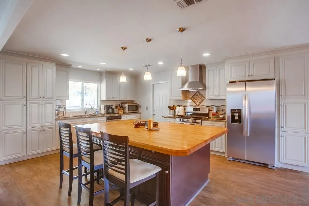 https://cdn.realtyfeed.com/cdn/127/250040491/8110415360ec2b36cb7842a0d044174a.webp