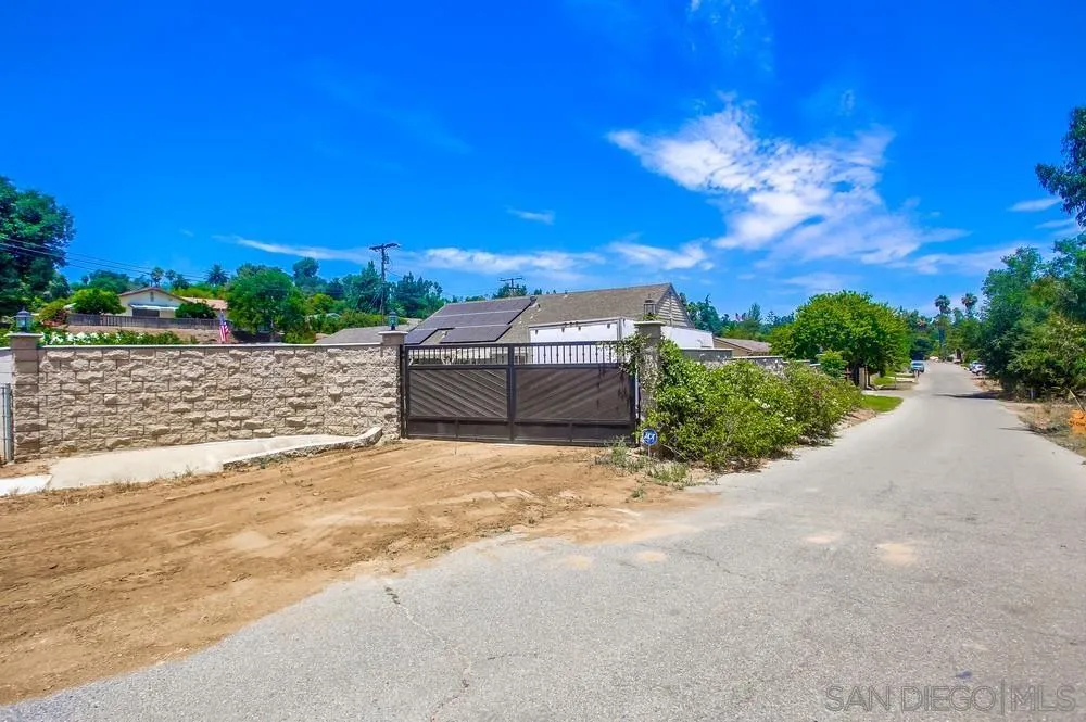https://cdn.realtyfeed.com/cdn/127/250040491/cb627ad2c79547d9f0c8d28b3824fade.webp
