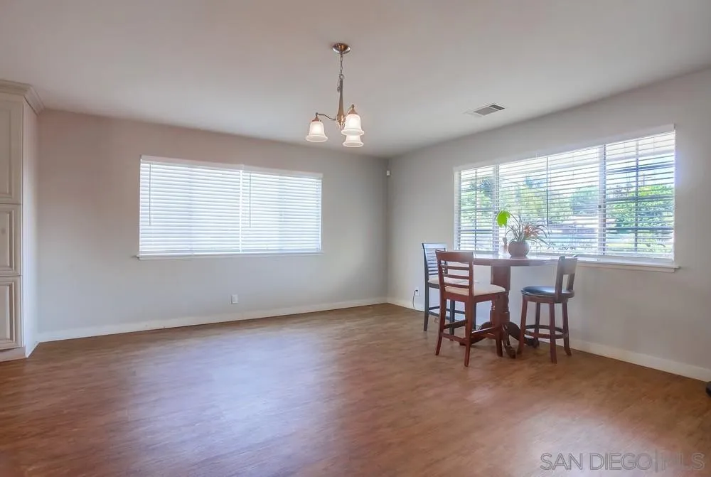 https://cdn.realtyfeed.com/cdn/127/250040491/d7a26bb0adbee4deebe31a8178518d17.webp