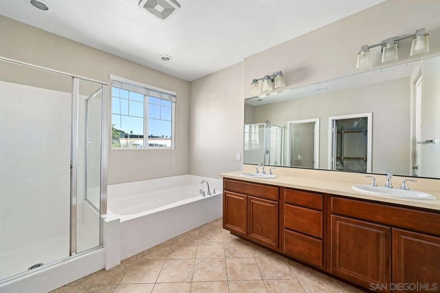 https://cdn.realtyfeed.com/cdn/127/250040498/1ea129affe58f6cce03ce9a1719117dc.webp