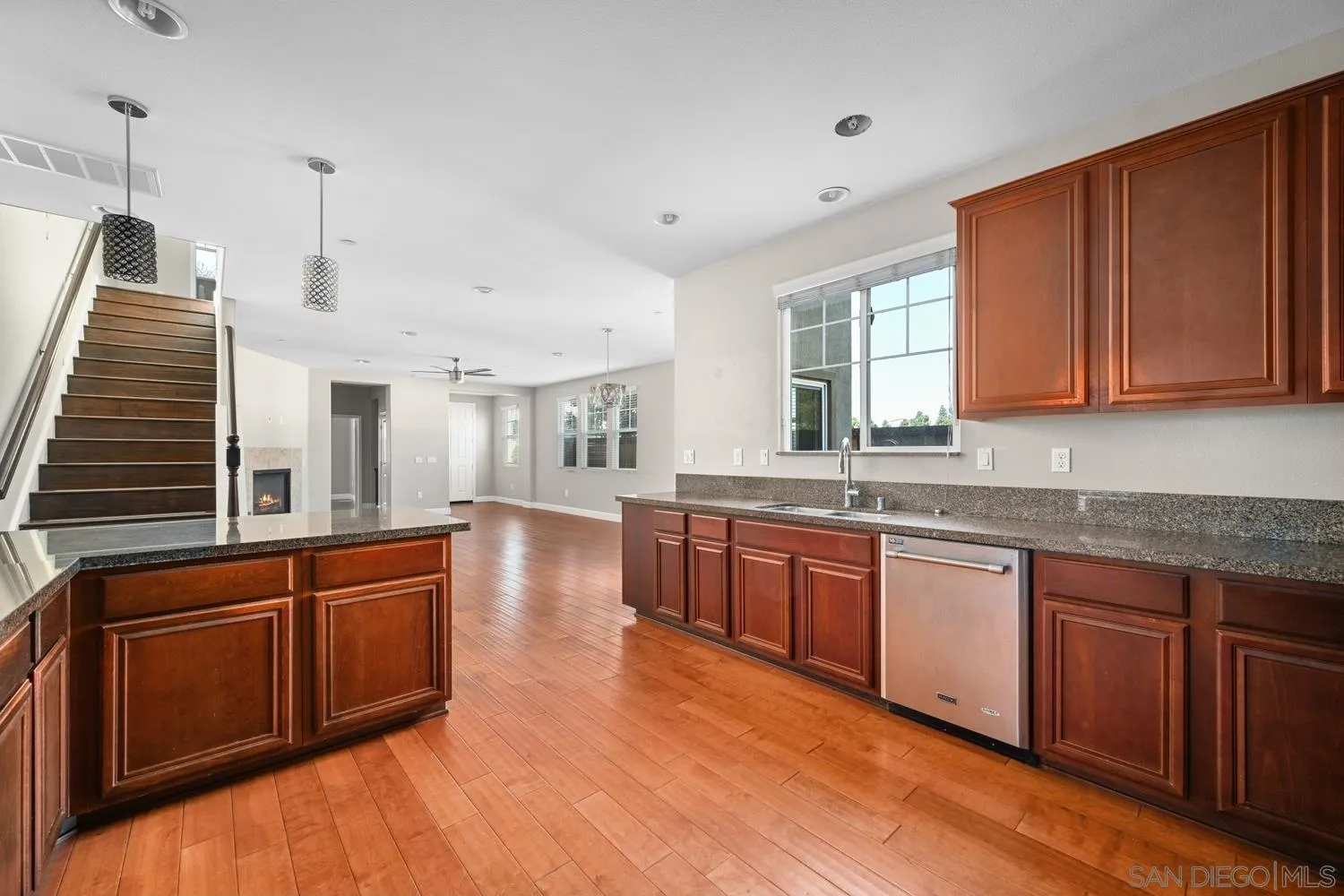 https://cdn.realtyfeed.com/cdn/127/250040498/37394a0bf0d2fbe8f70af5b7bff58e36.webp