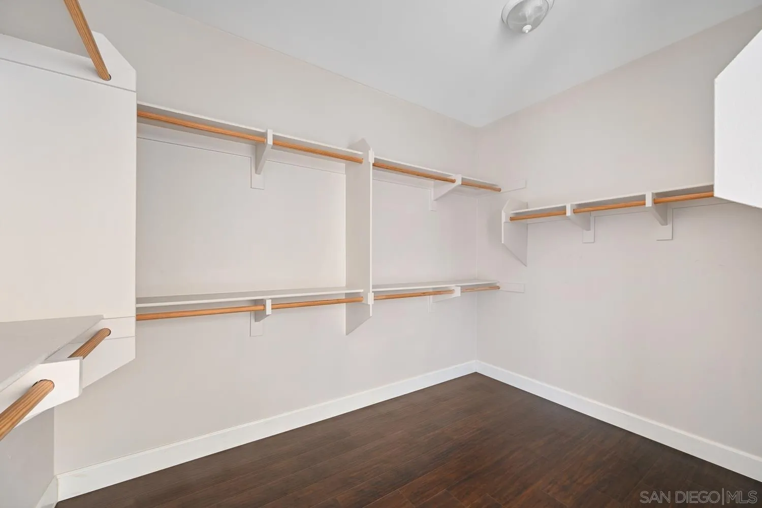 https://cdn.realtyfeed.com/cdn/127/250040498/79abd1ed3abb6f4bc073f18db85964f4.webp